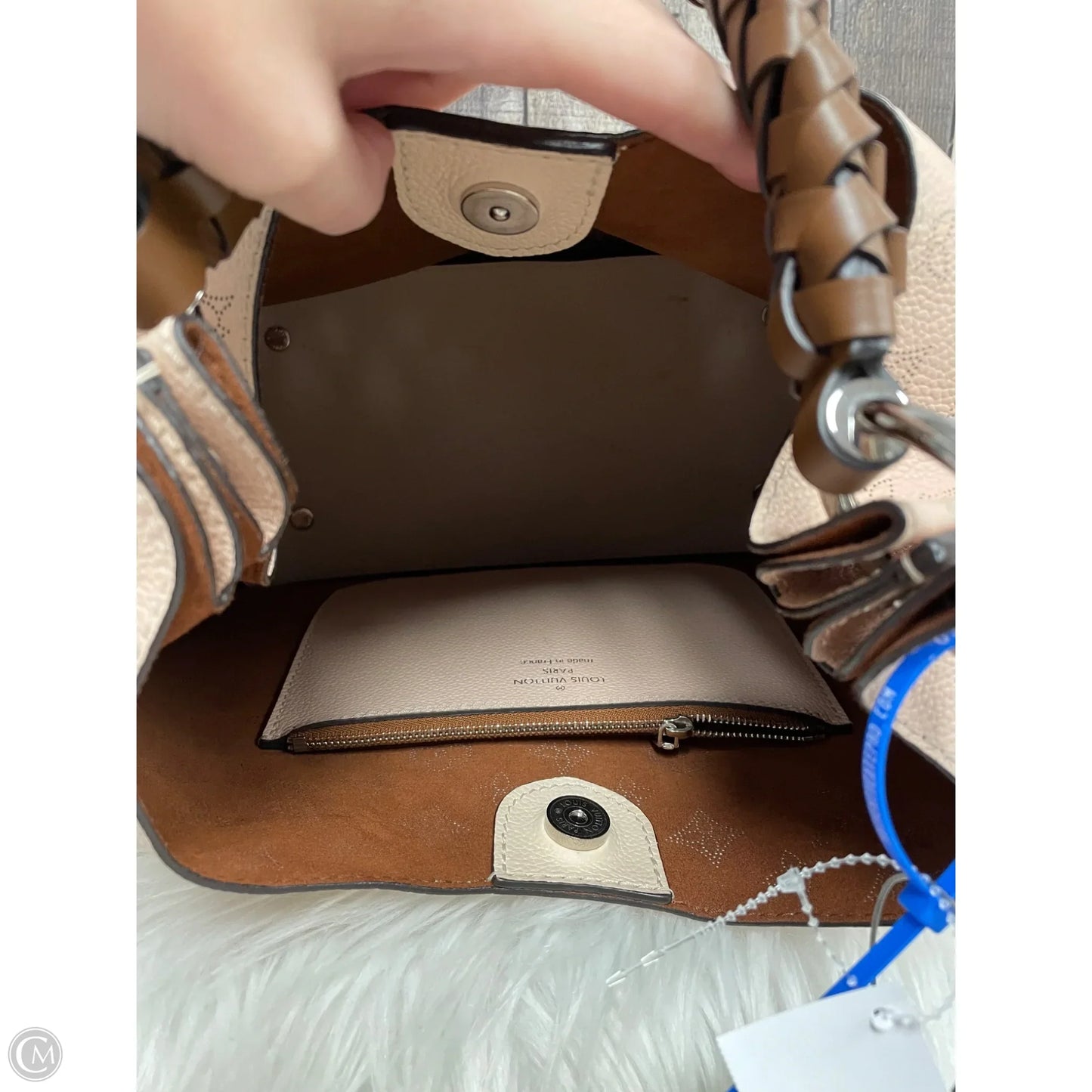 Handbag Luxury Designer By Louis Vuitton, Size: Large