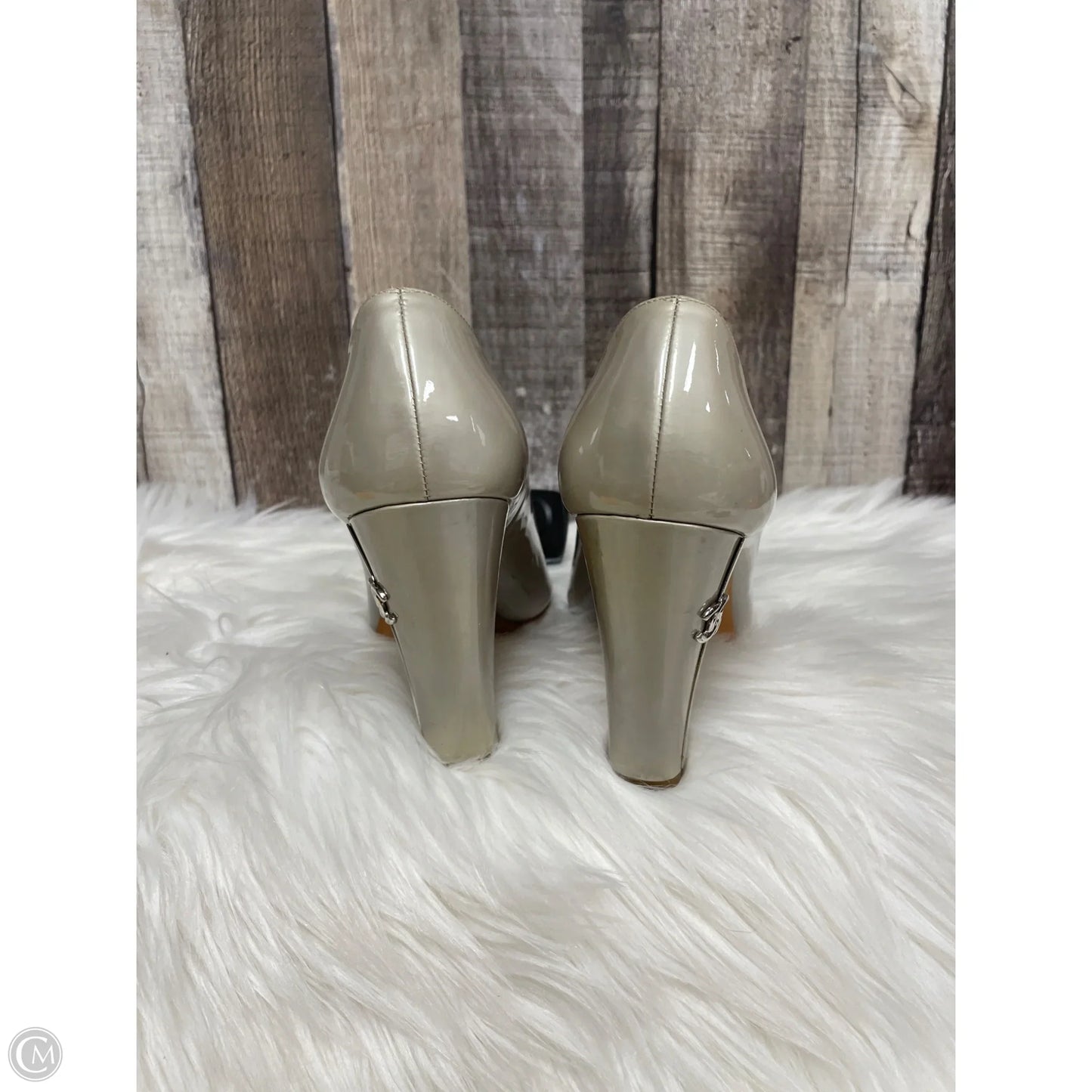 Shoes Luxury Designer By Chanel In Tan, Size: 8.5