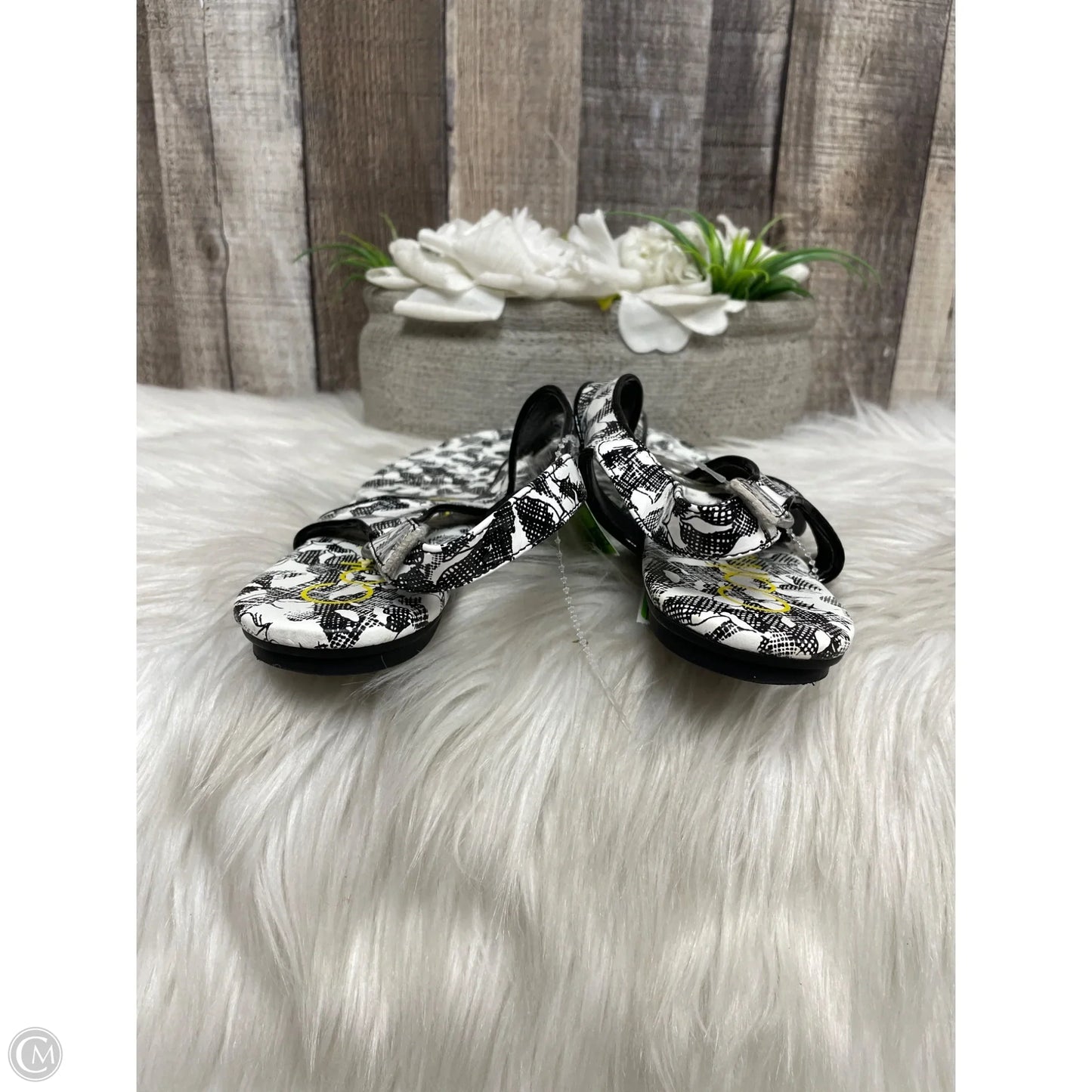 Sandals Flats By Calvin Klein In Black & White, Size: 7.5