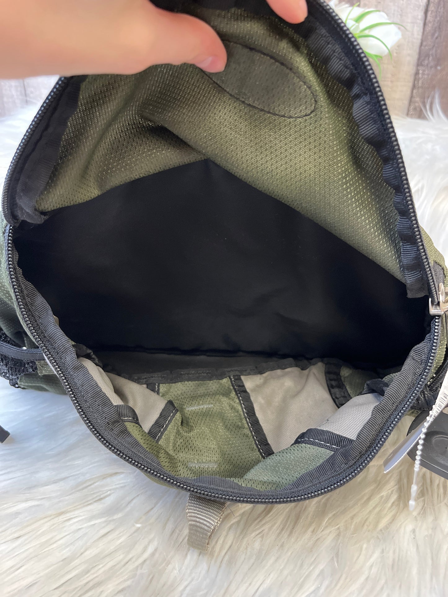 Belt Bag By Eddie Bauer Size: Large