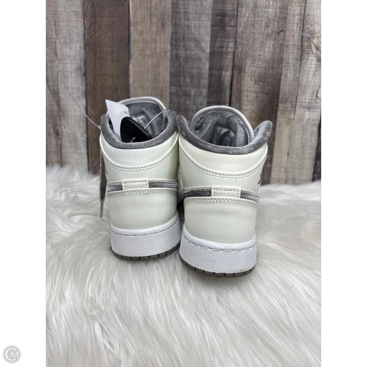 Shoes Luxury Designer By Jordan In Grey & White, Size: 7.5