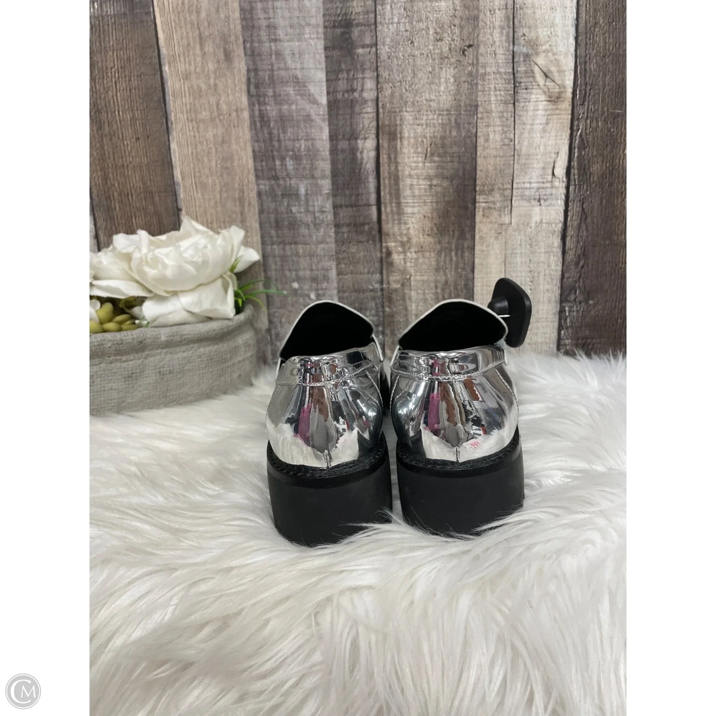 Shoes Designer By Tory Burch In Silver, Size: 7