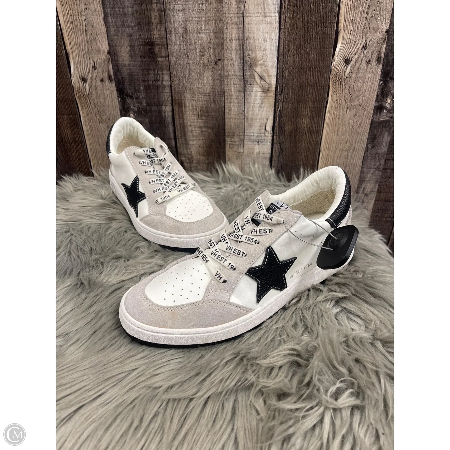 Shoes Sneakers By Vintage Havana In Black & White, Size: 9