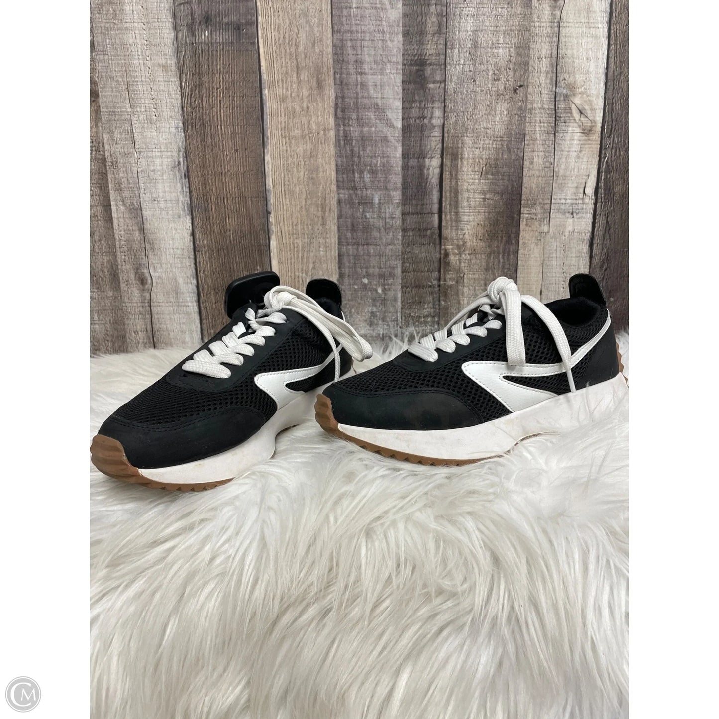 Shoes Sneakers By Dolce Vita In Black & White, Size: 5.5