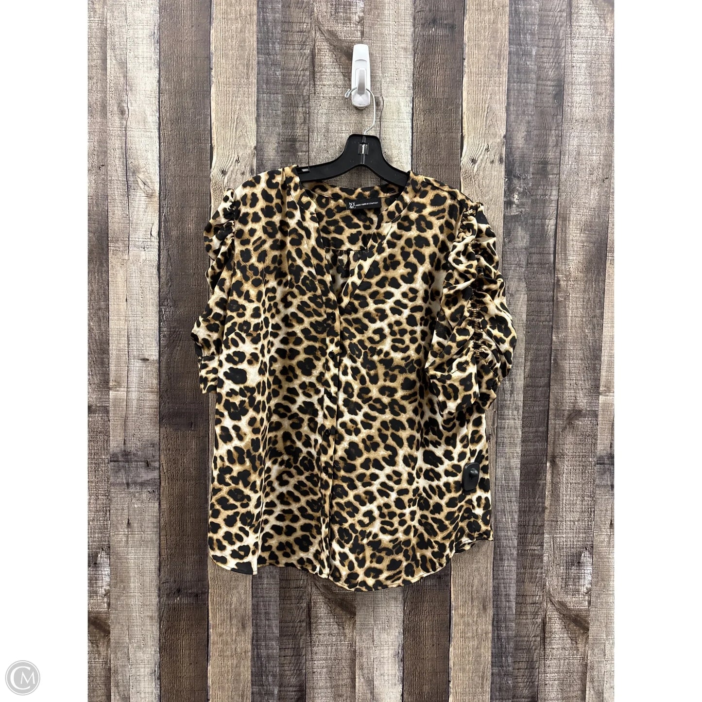 Top Short Sleeve By New York And Co In Animal Print, Size: L