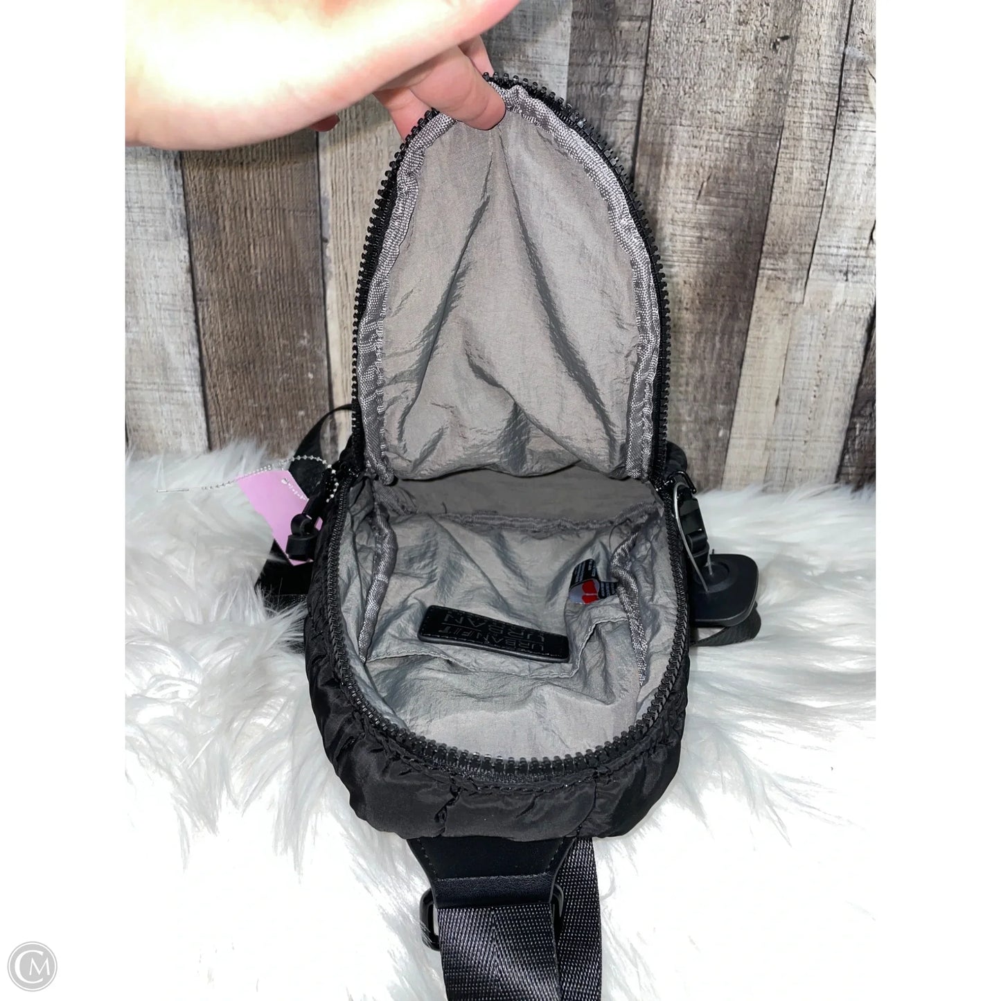 Crossbody By Urban Expressions, Size: Medium