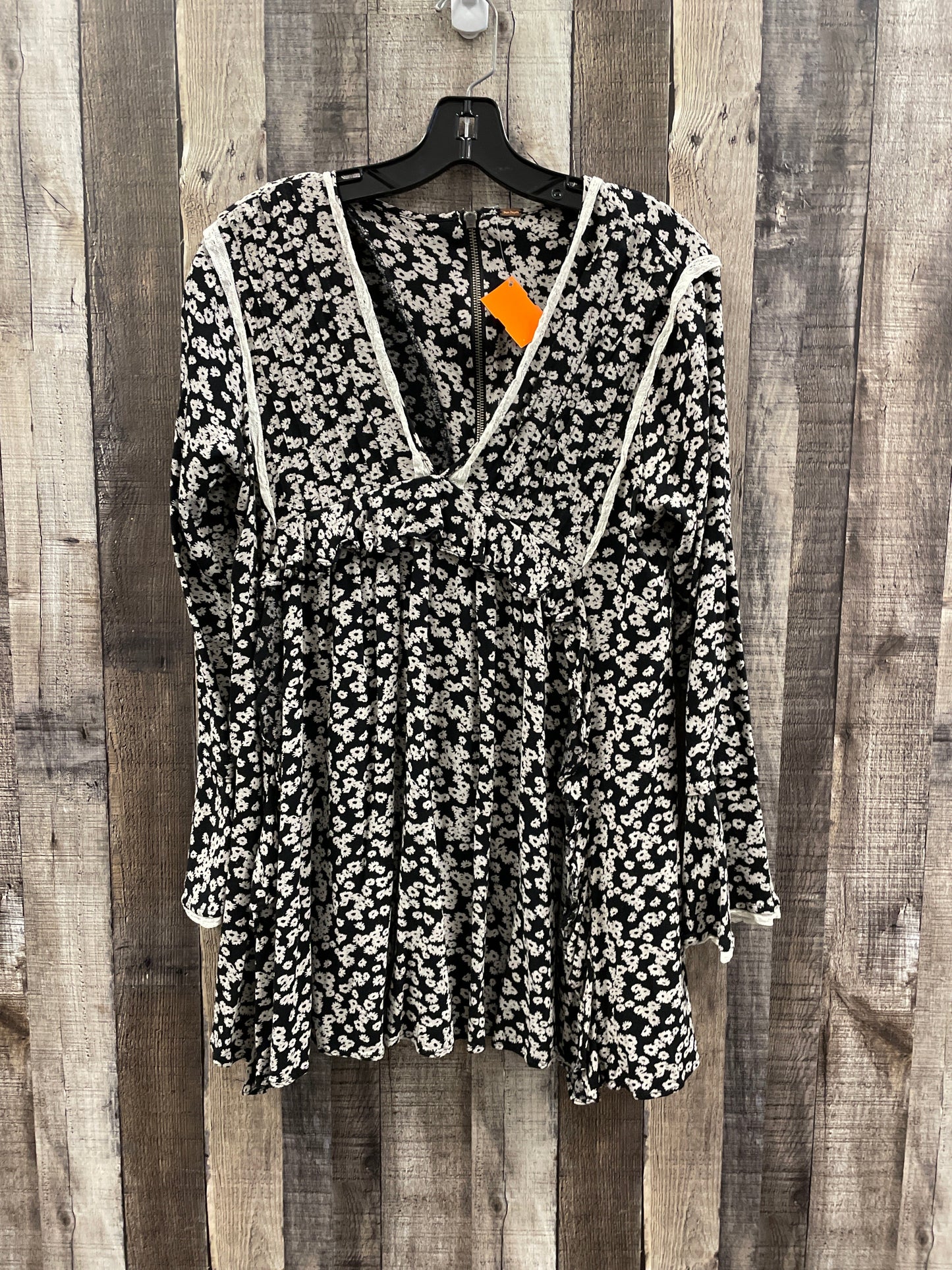 Tunic Long Sleeve By Free People In Black, Size: M