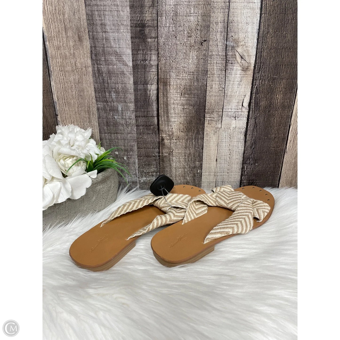 Sandals Flats By Universal Thread In Tan, Size: 10