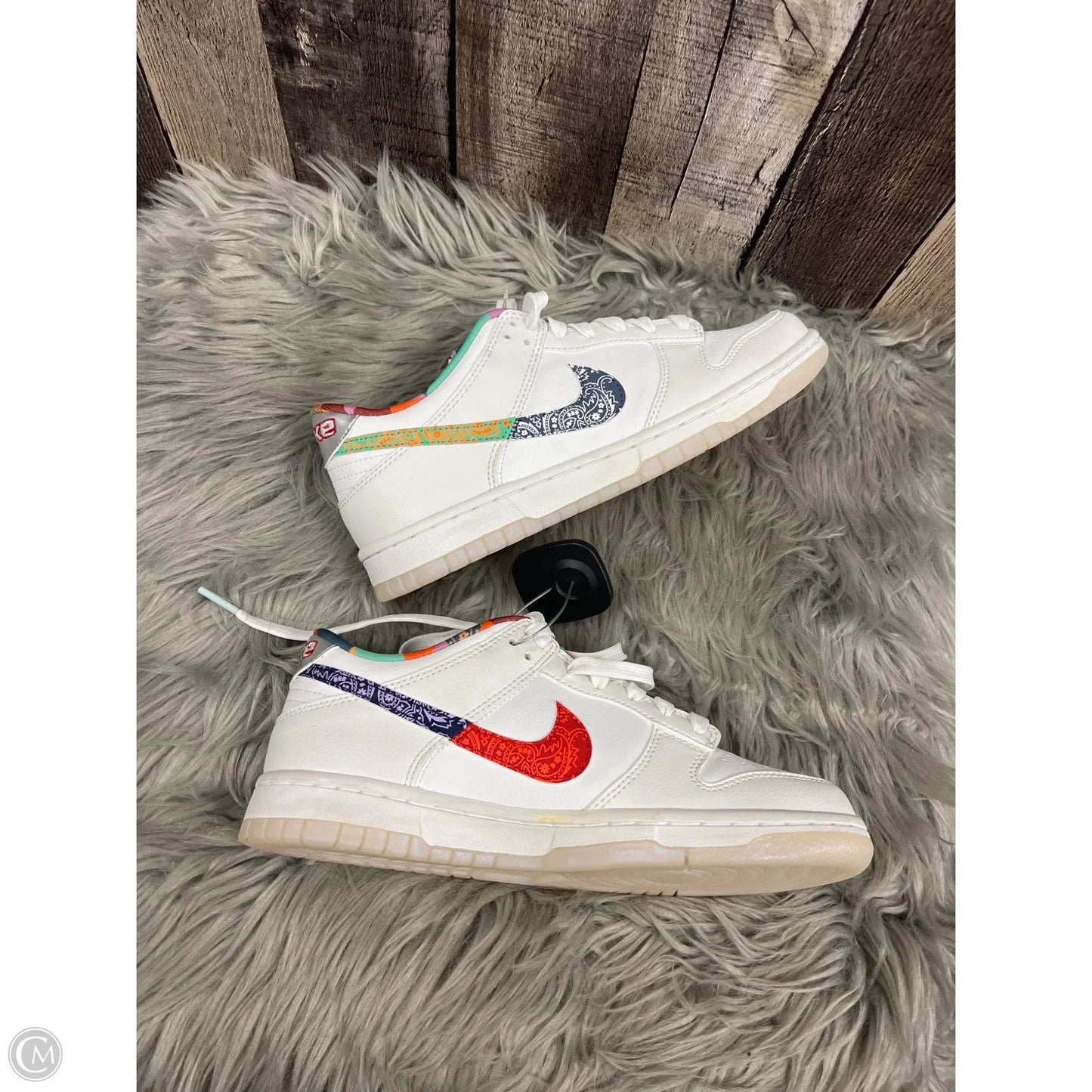 Shoes Sneakers By Nike In White, Size: 6.5