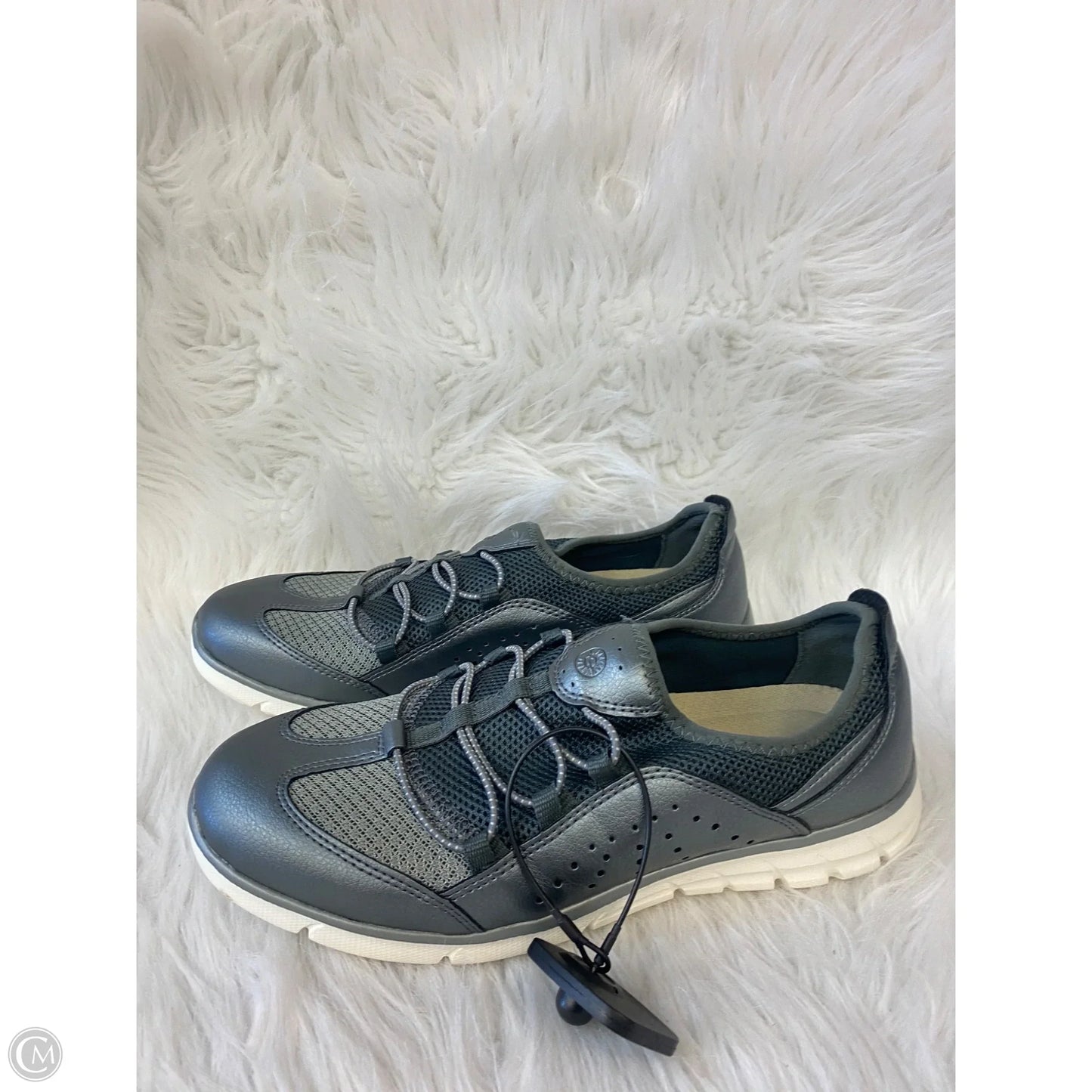 Shoes Sneakers By Clothes Mentor In Silver, Size: 9