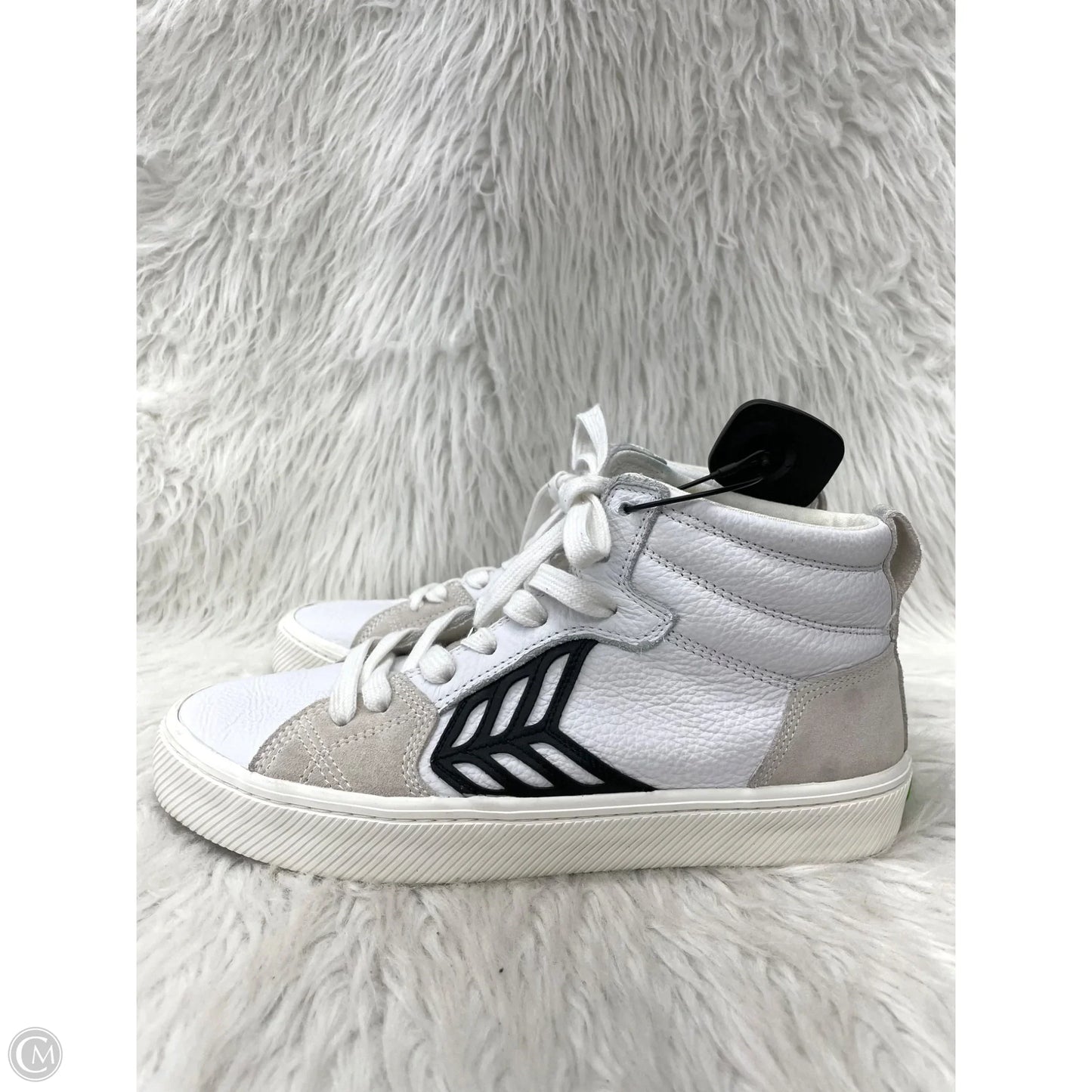 Shoes Sneakers By Cariuma In White, Size: 10
