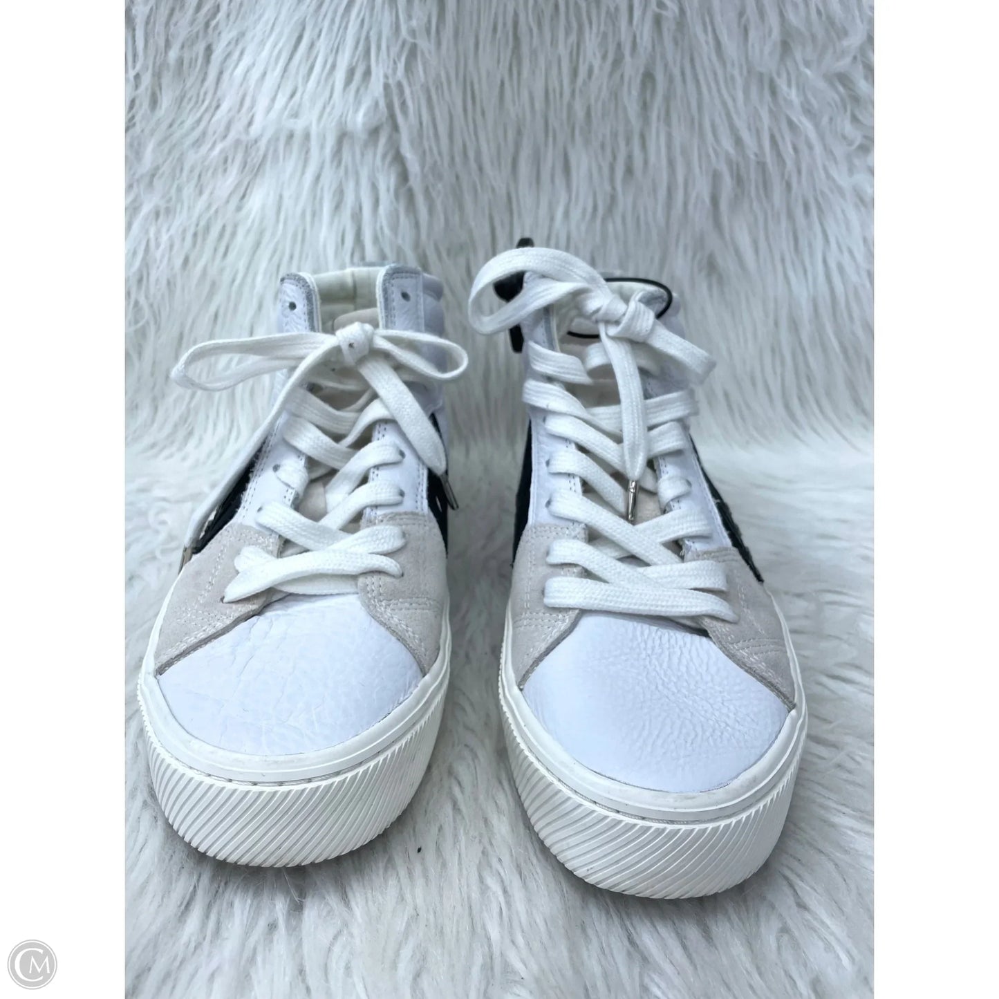 Shoes Sneakers By Cariuma In White, Size: 10