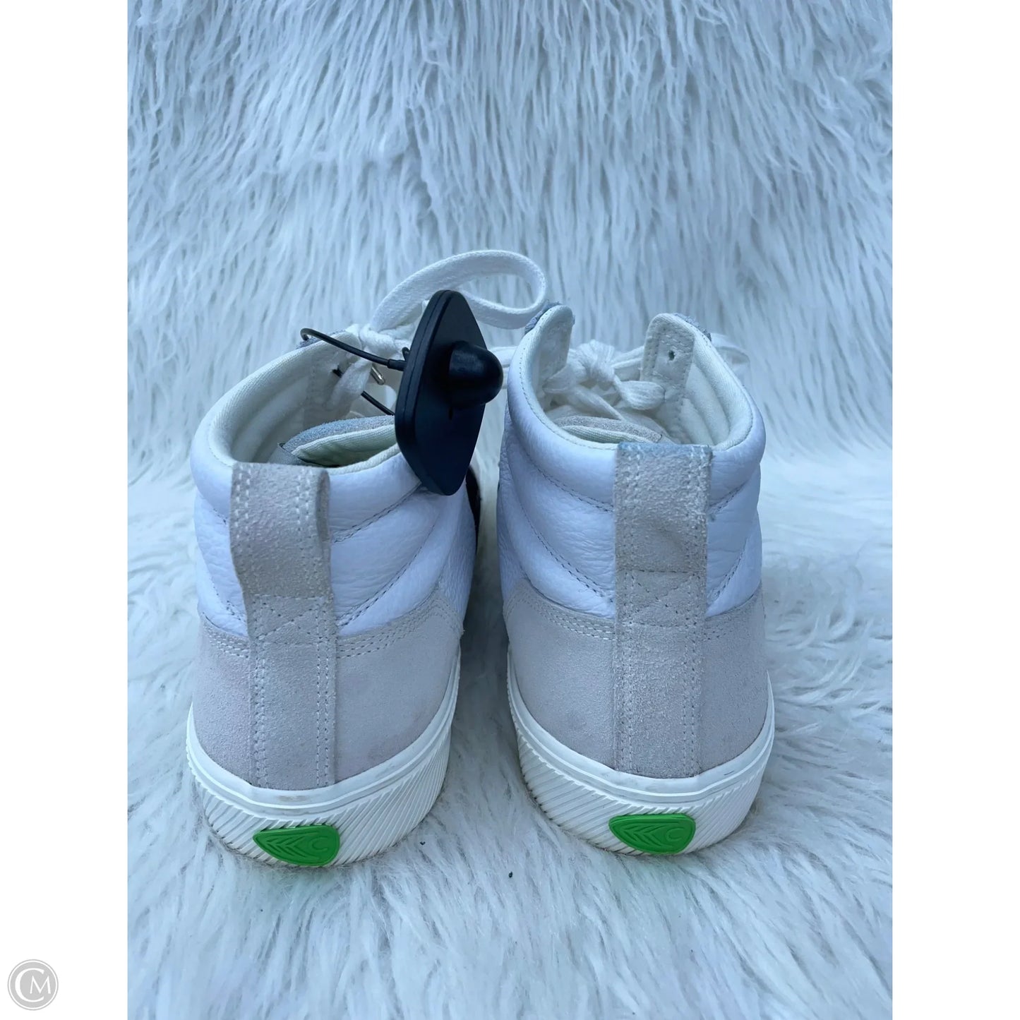 Shoes Sneakers By Cariuma In White, Size: 10