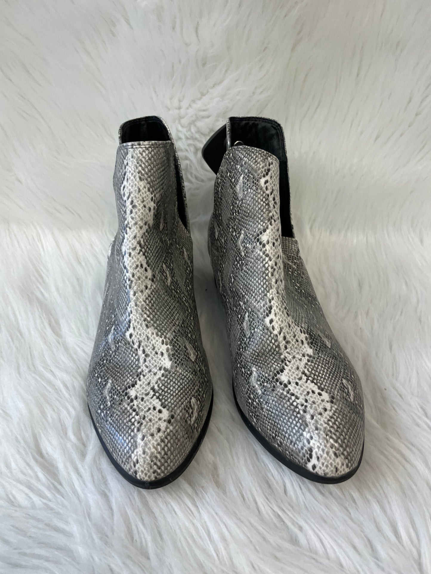 Boots Ankle Flats By Clothes Mentor In Snakeskin Print, Size: 8.5