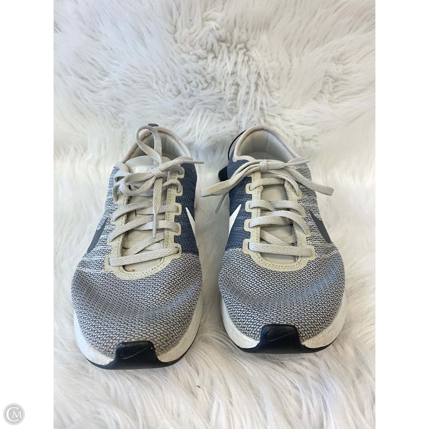 Shoes Athletic By Nike In Grey & White, Size: 9