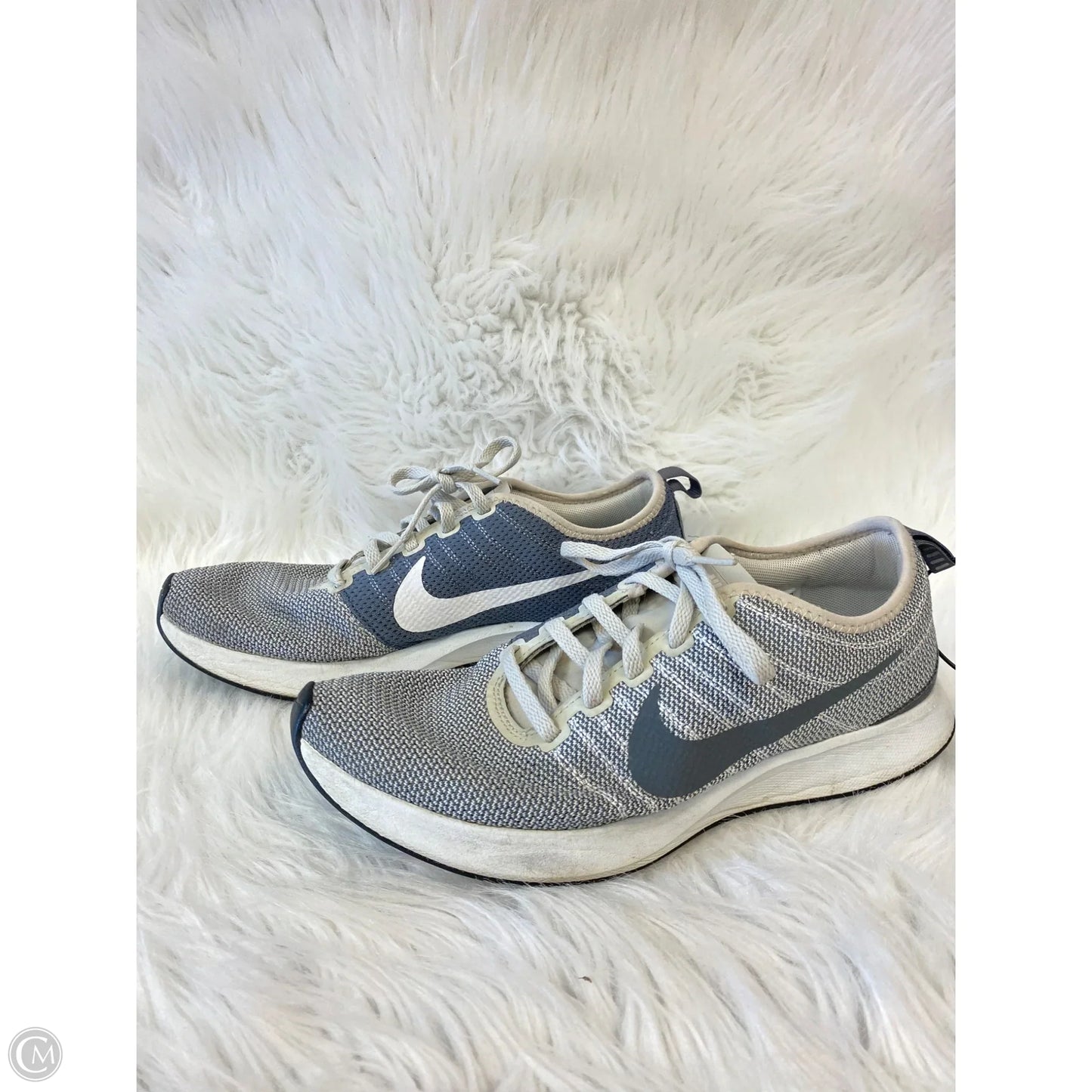 Shoes Athletic By Nike In Grey & White, Size: 9