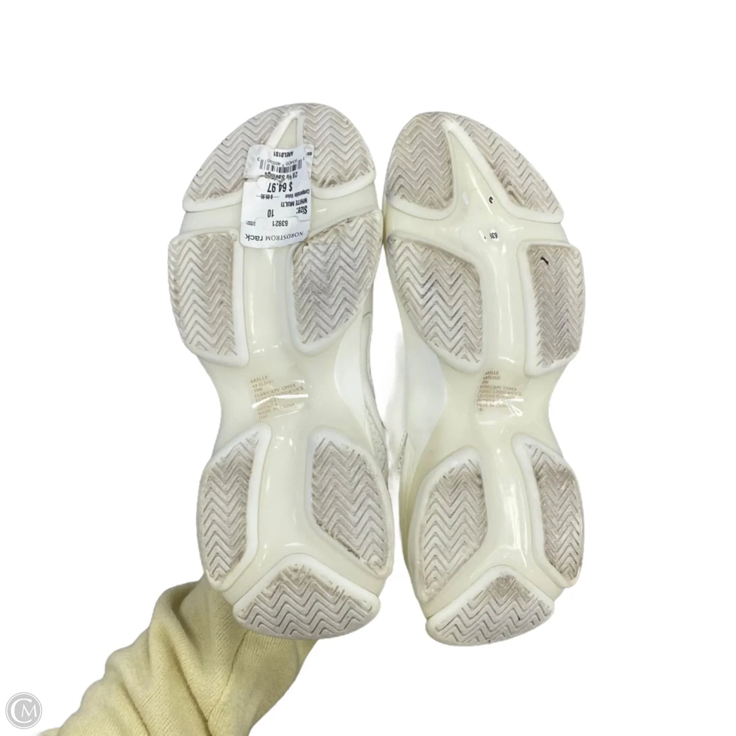 Shoes Sneakers By Steve Madden In White, Size: 10