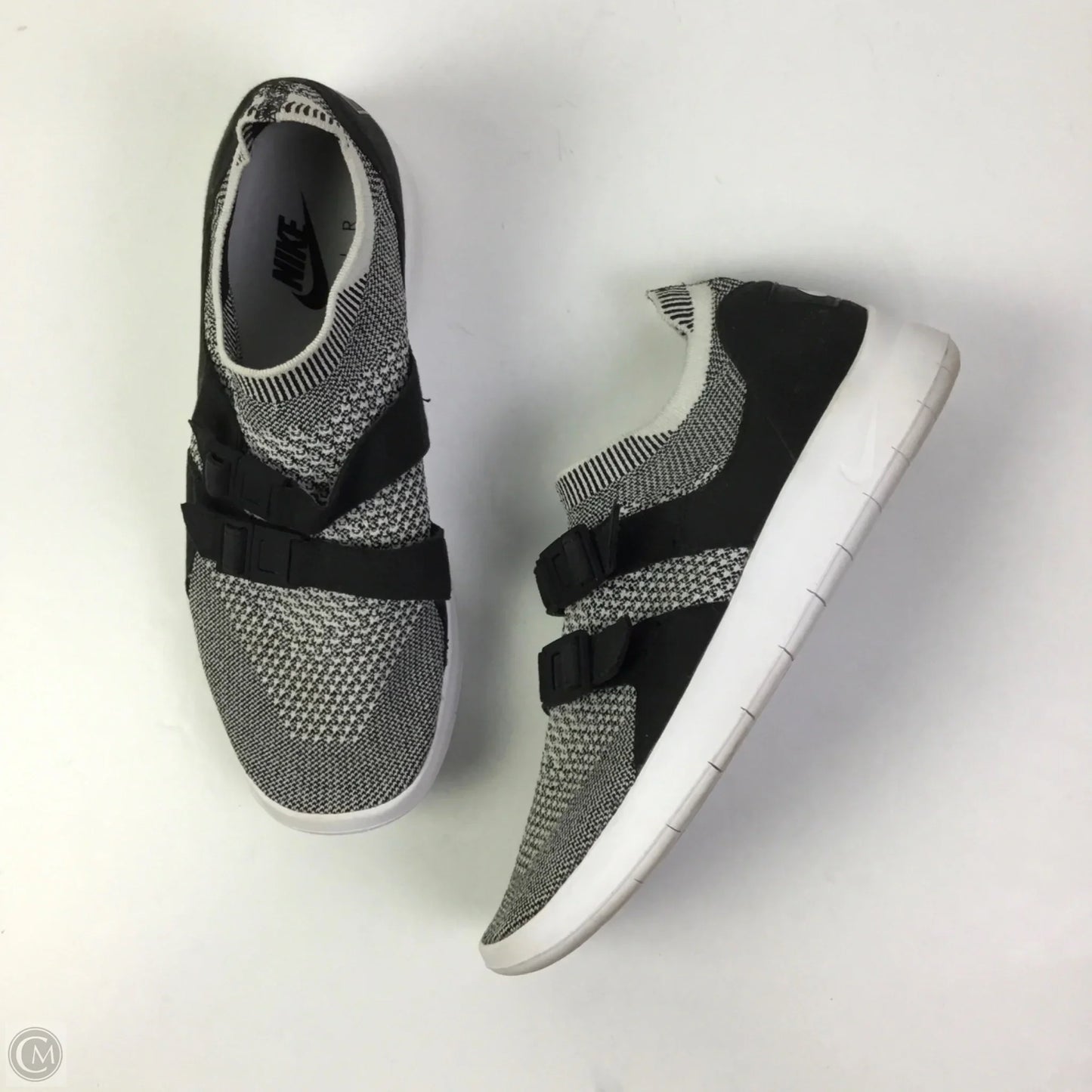 Shoes Athletic By Nike In Black & White, Size: 8.5