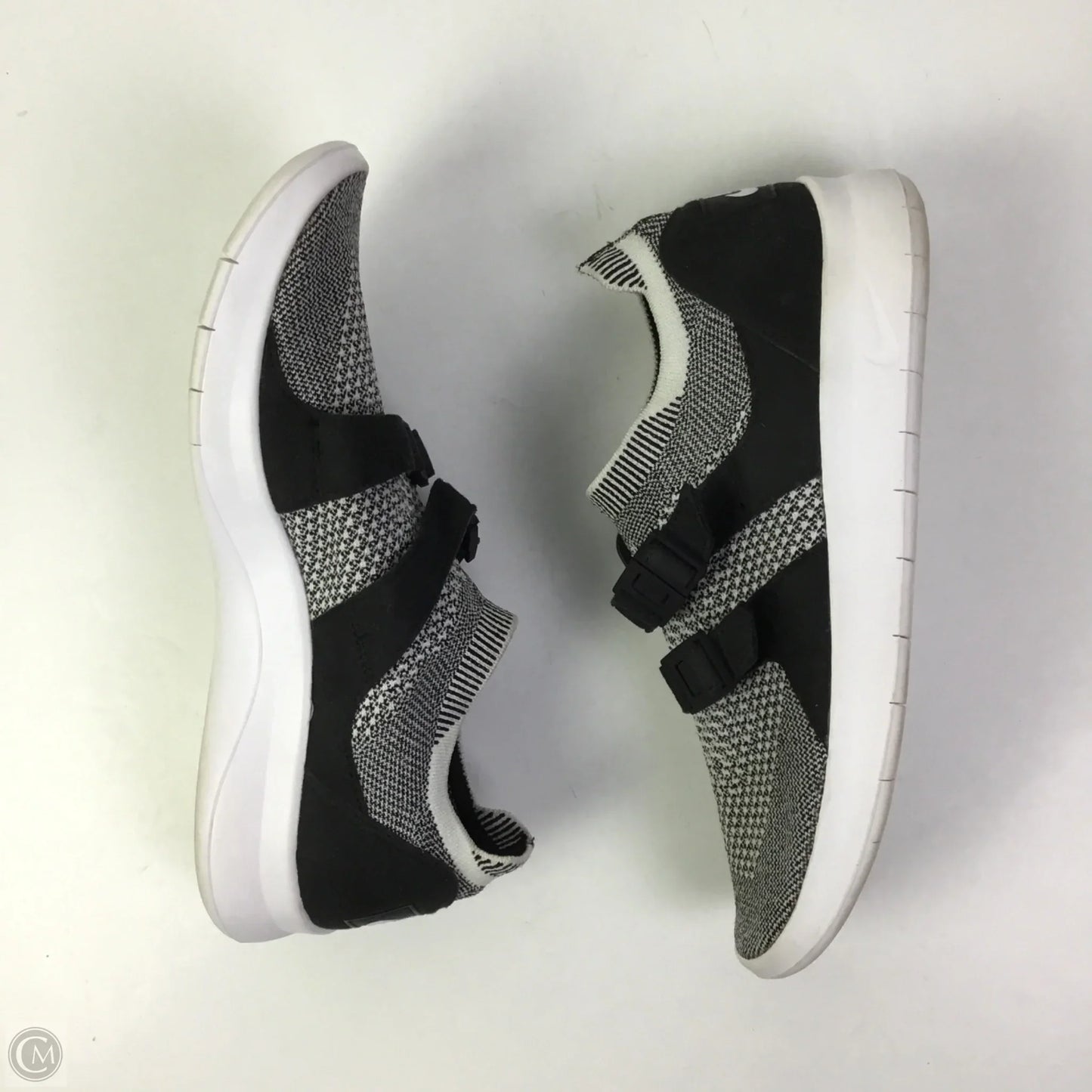 Shoes Athletic By Nike In Black & White, Size: 8.5