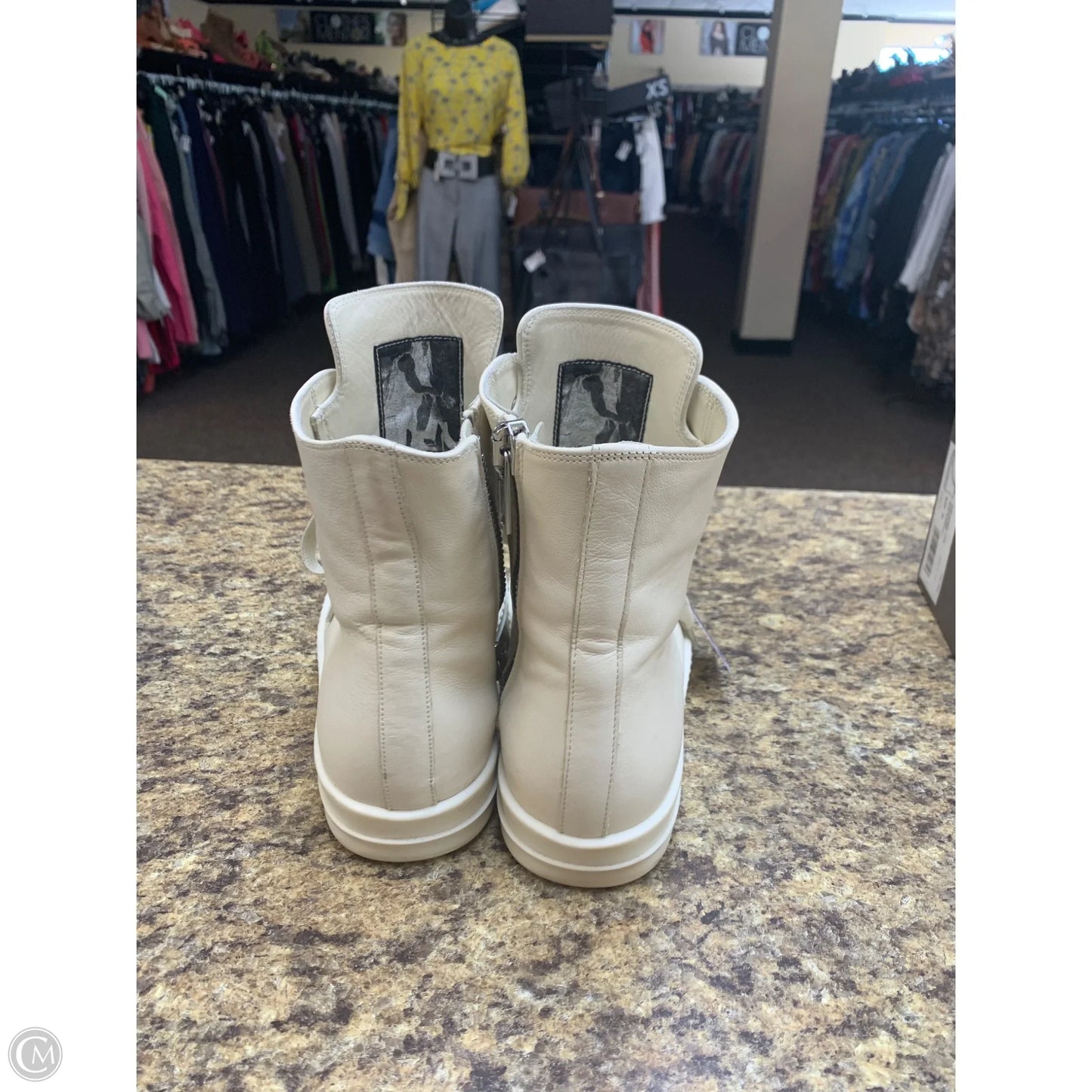 Boots Ankle Flats By Clothes Mentor In White, Size: 8