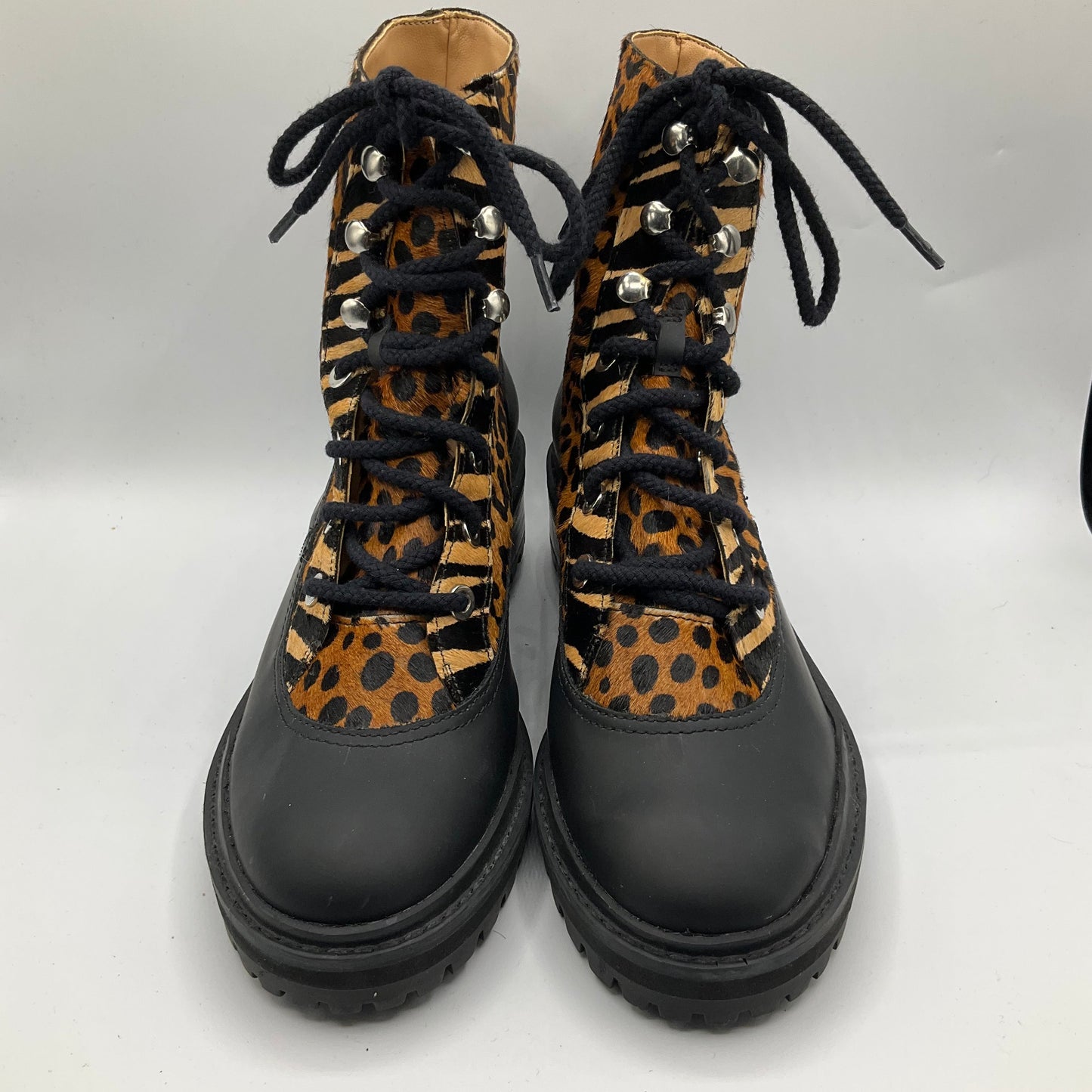 Boots Ankle Flats By Clothes Mentor In Animal Print, Size: 6.5
