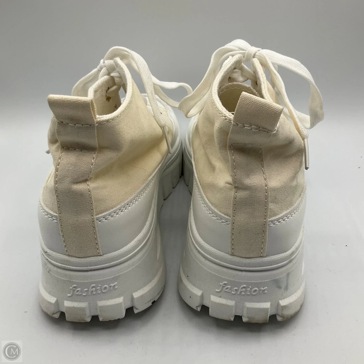 Shoes Sneakers By Clothes Mentor In White, Size: 8