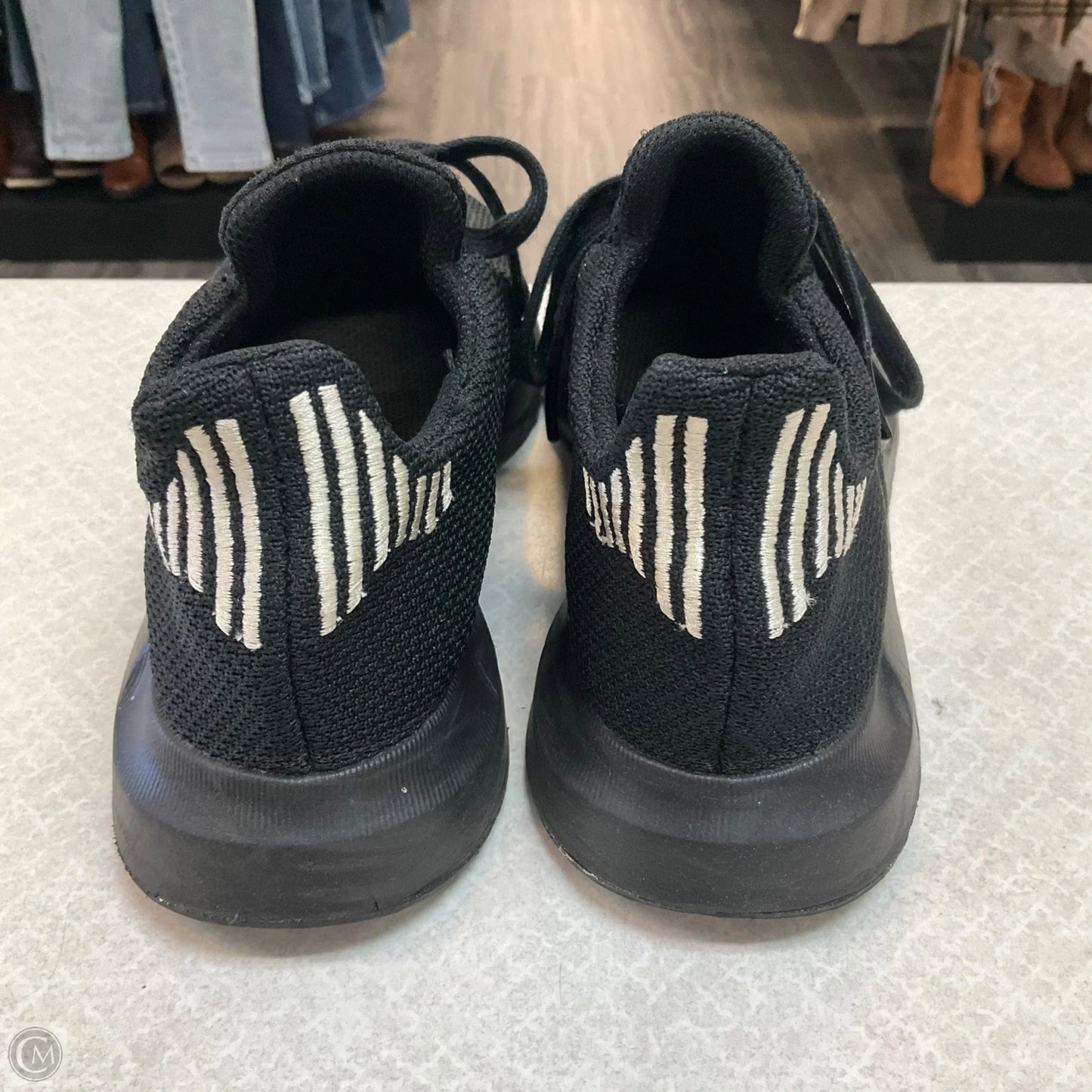 Shoes Sneakers By Adidas In Black, Size: 6