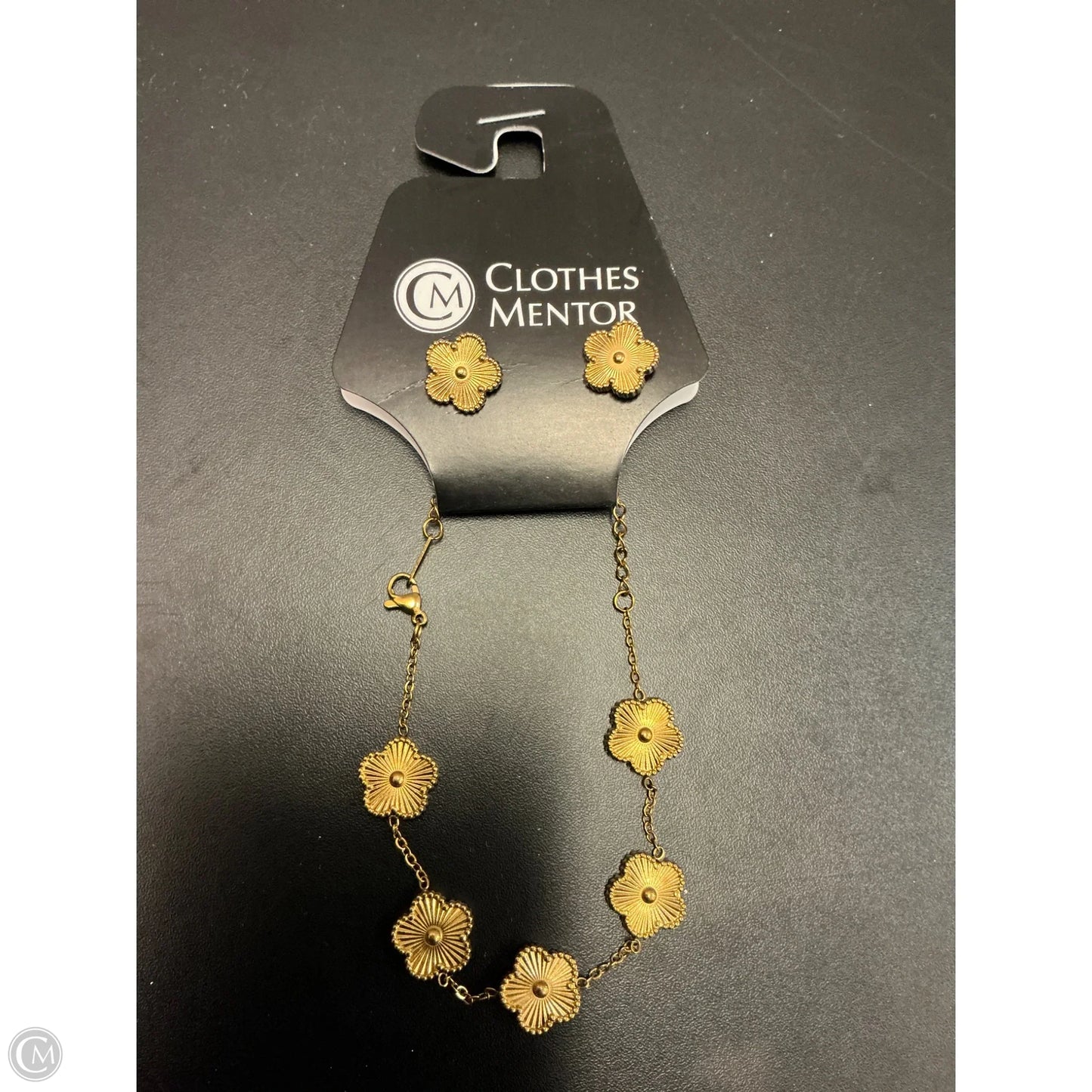 Necklace Charm By Clothes Mentor, Size: 02 Piece Set