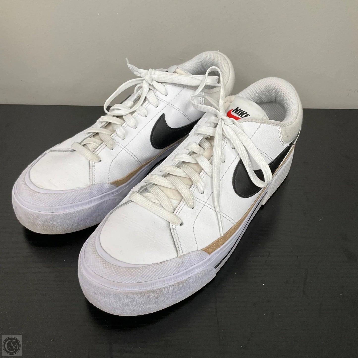 Shoes Sneakers By Nike In White, Size: 10