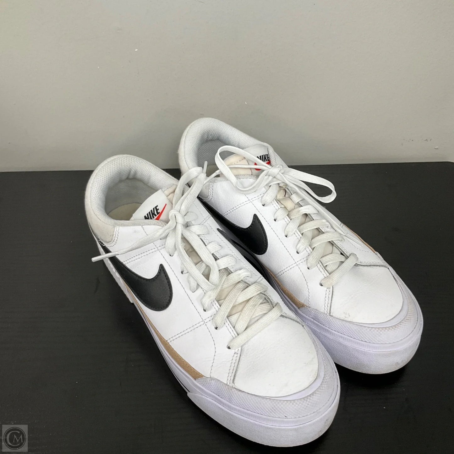 Shoes Sneakers By Nike In White, Size: 10