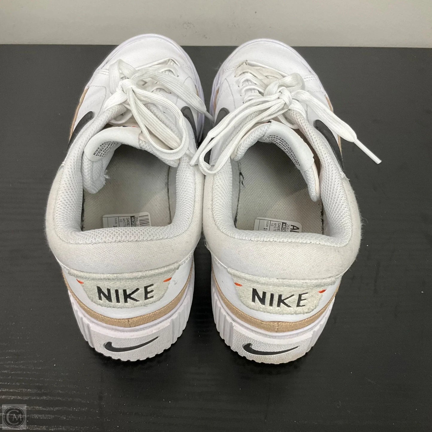 Shoes Sneakers By Nike In White, Size: 10