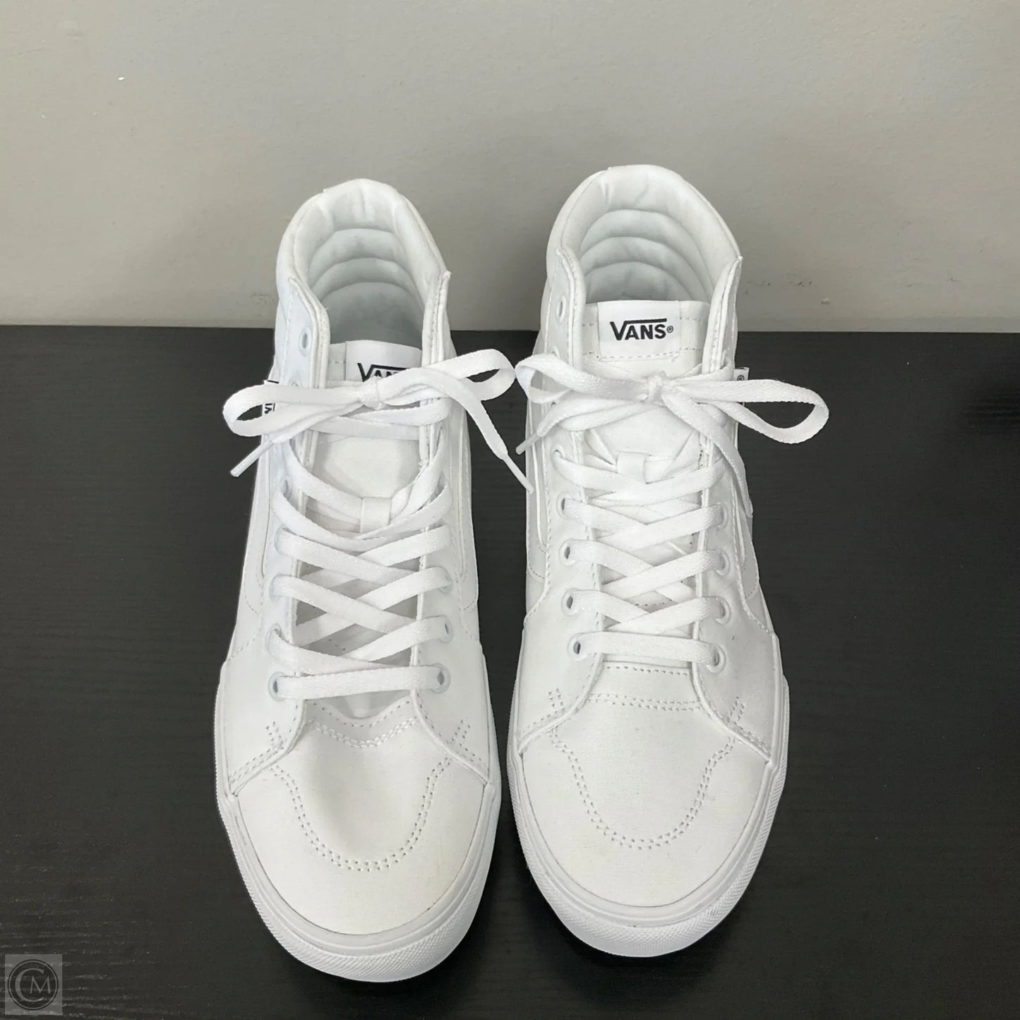 Shoes Sneakers By Vans In White, Size: 10