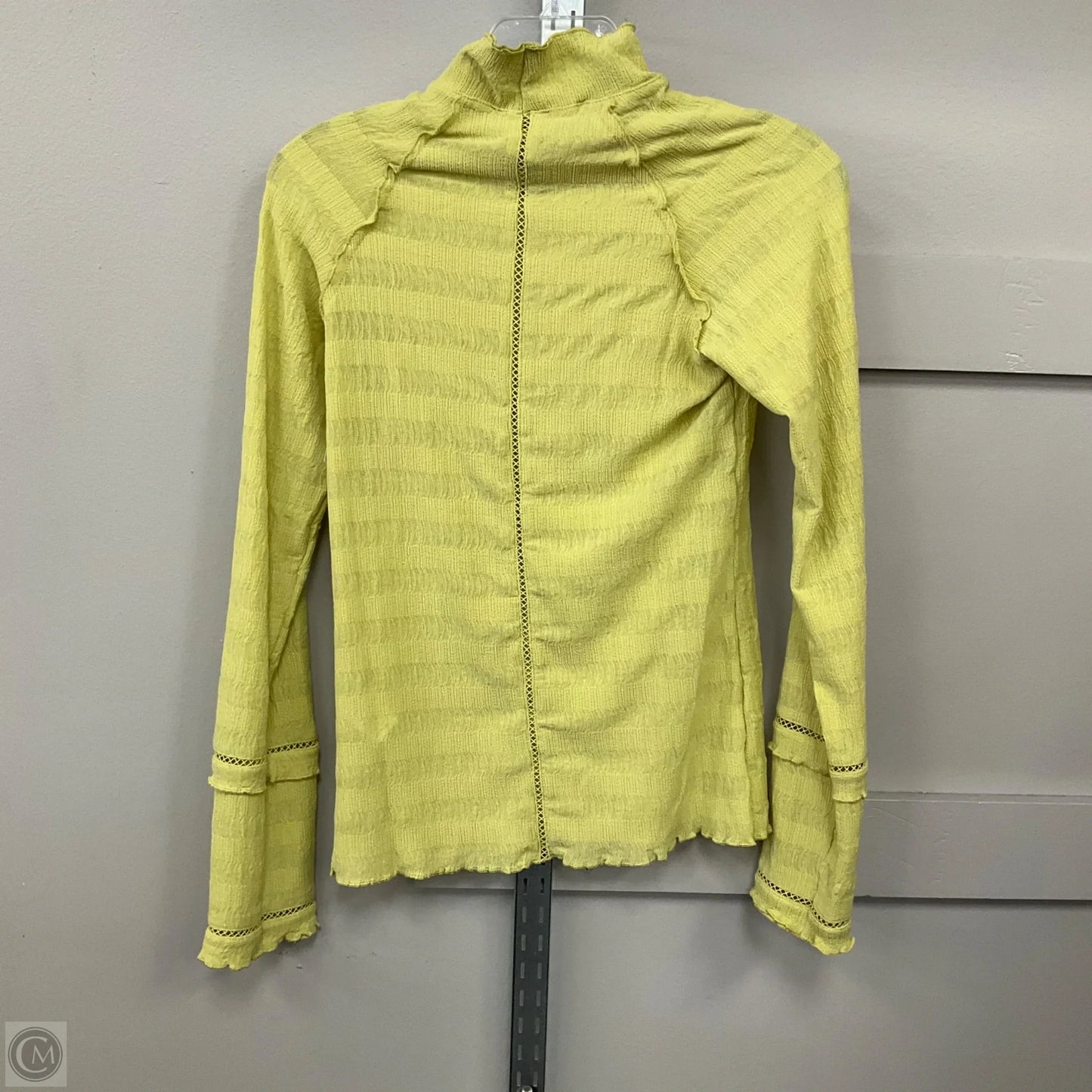 Top Long Sleeve By Clothes Mentor In Chartreuse, Size: M