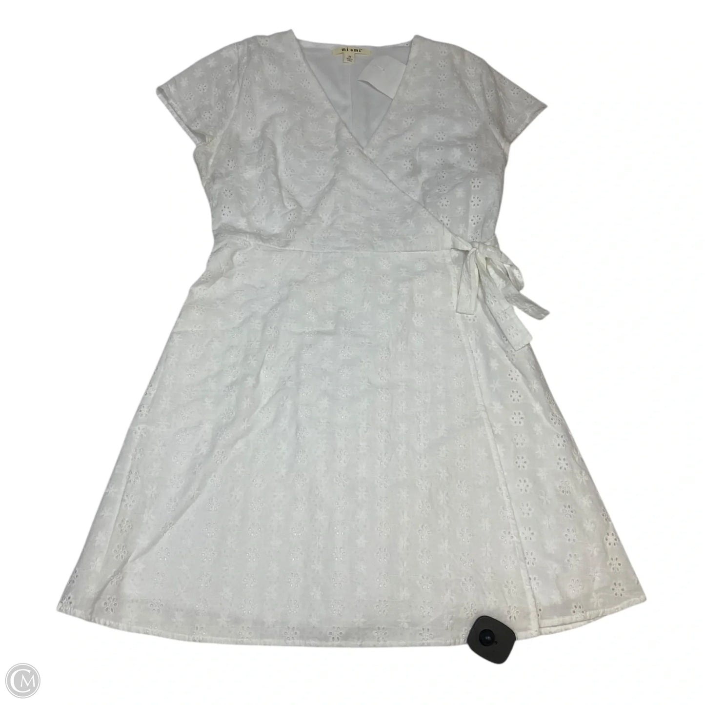 Dress Casual Short By Miami In White, Size: M