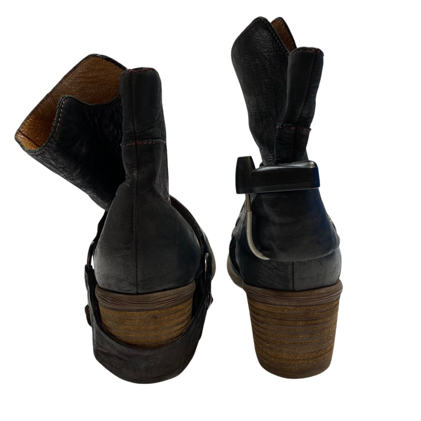 Boots Ankle Flats By Donald Pliner Size: 9