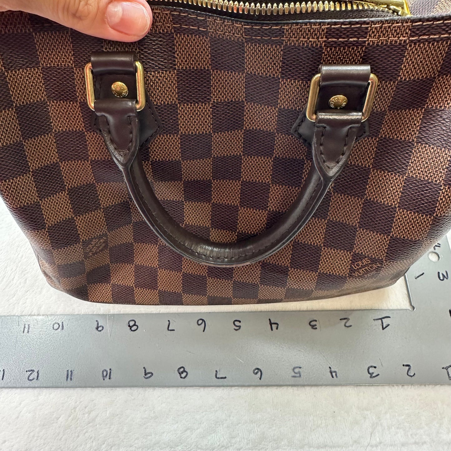 Speedy Bandoulière 25 in Damier Ebene canvas Crossbody Luxury Designer By Louis Vuitton, Size: Small