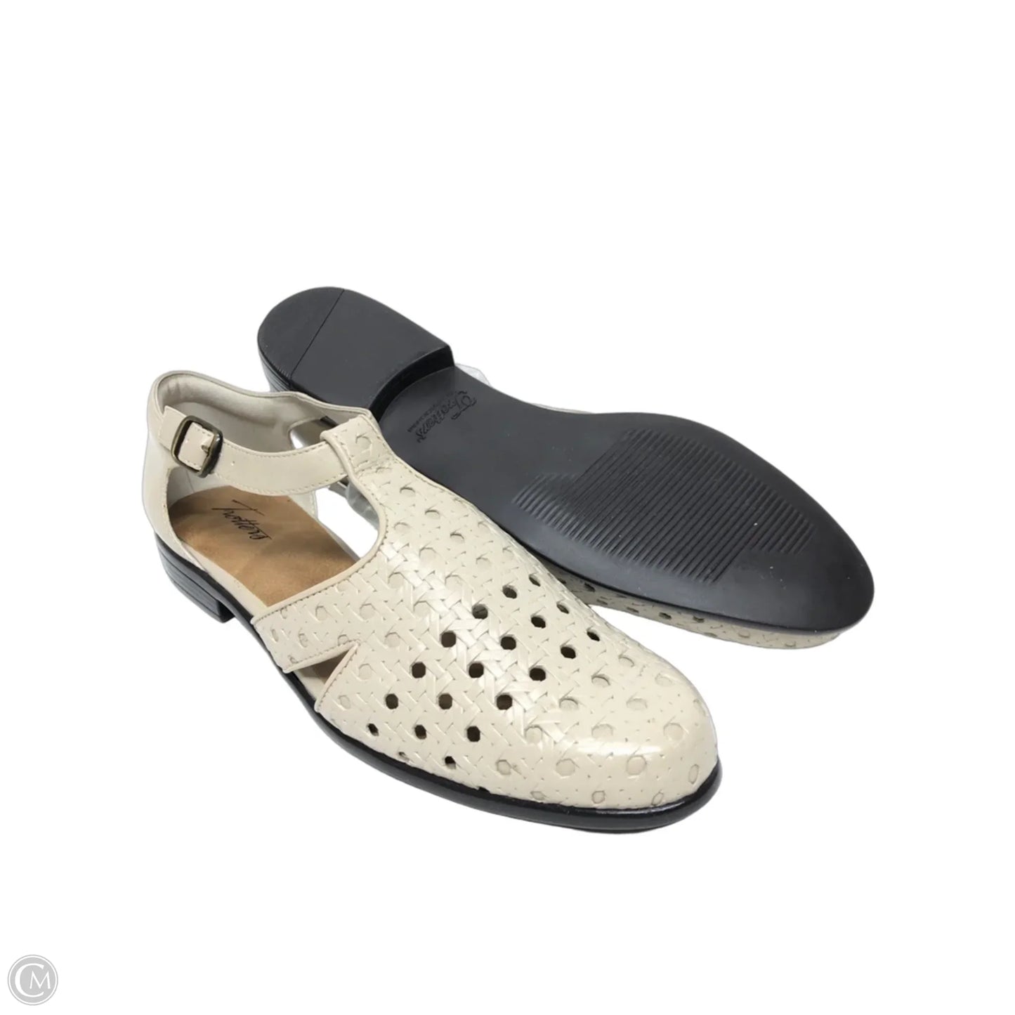 Shoes Flats By Cmc In Cream, Size: 9