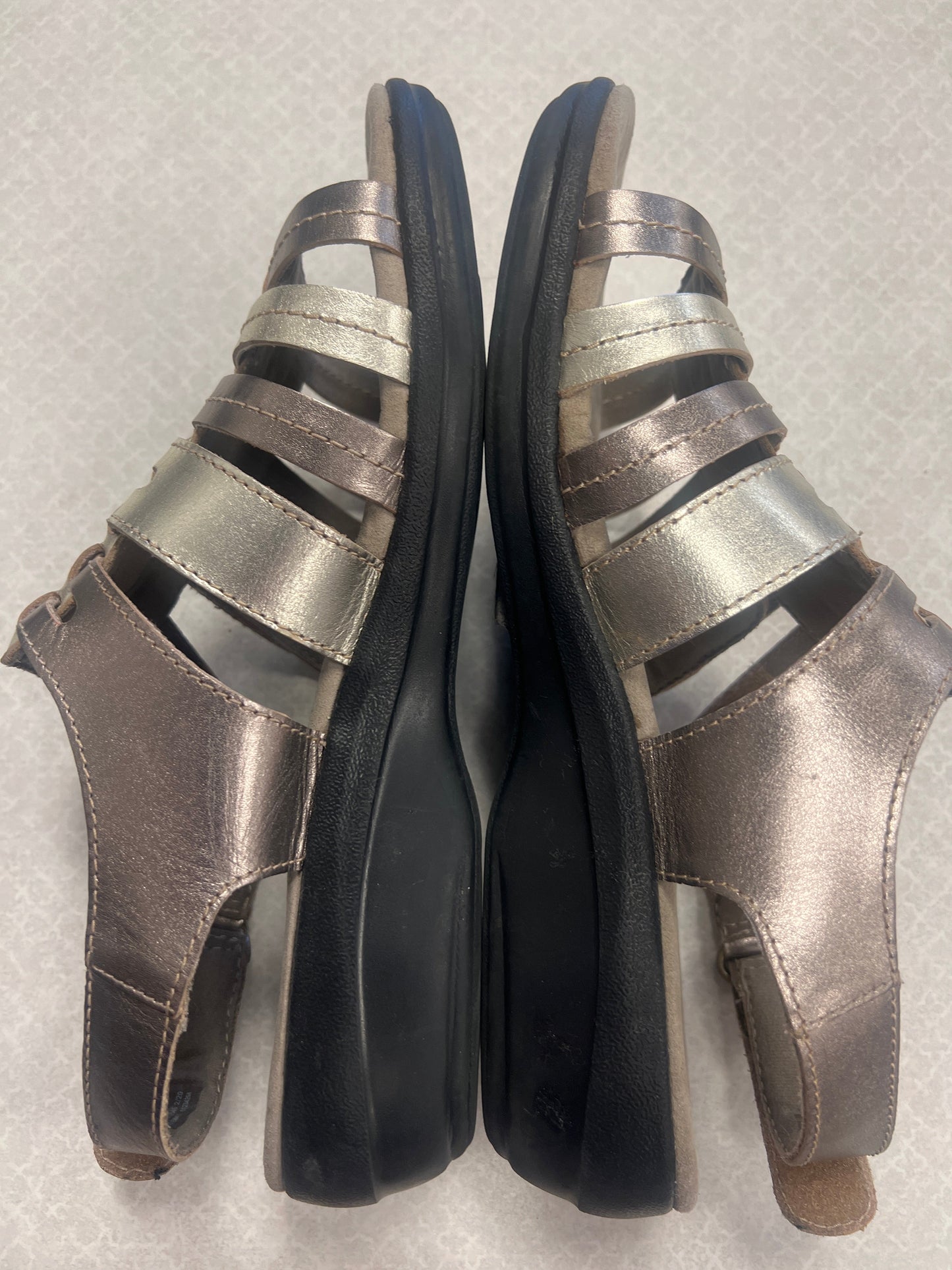 Sandals Flats By Clarks Size: 8.5