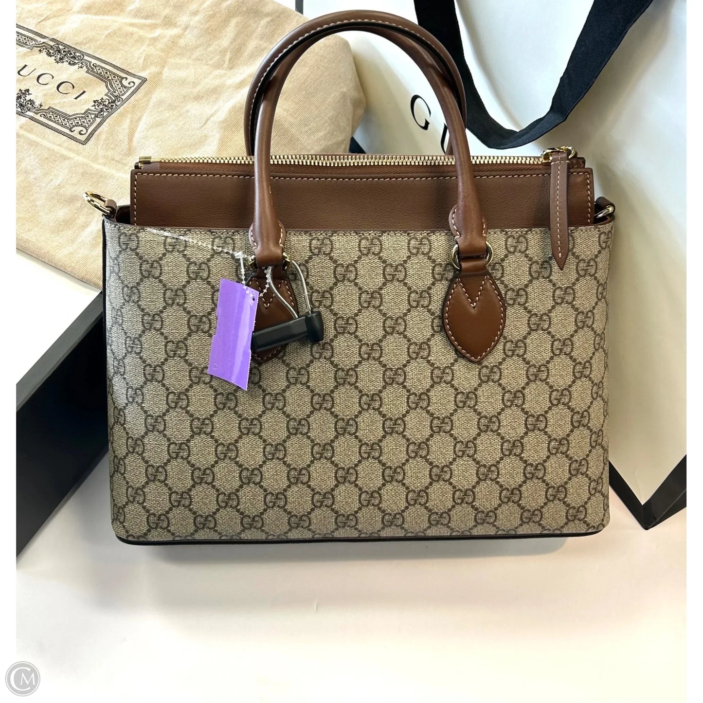 Handbag Luxury Designer By Gucci, Size: Medium