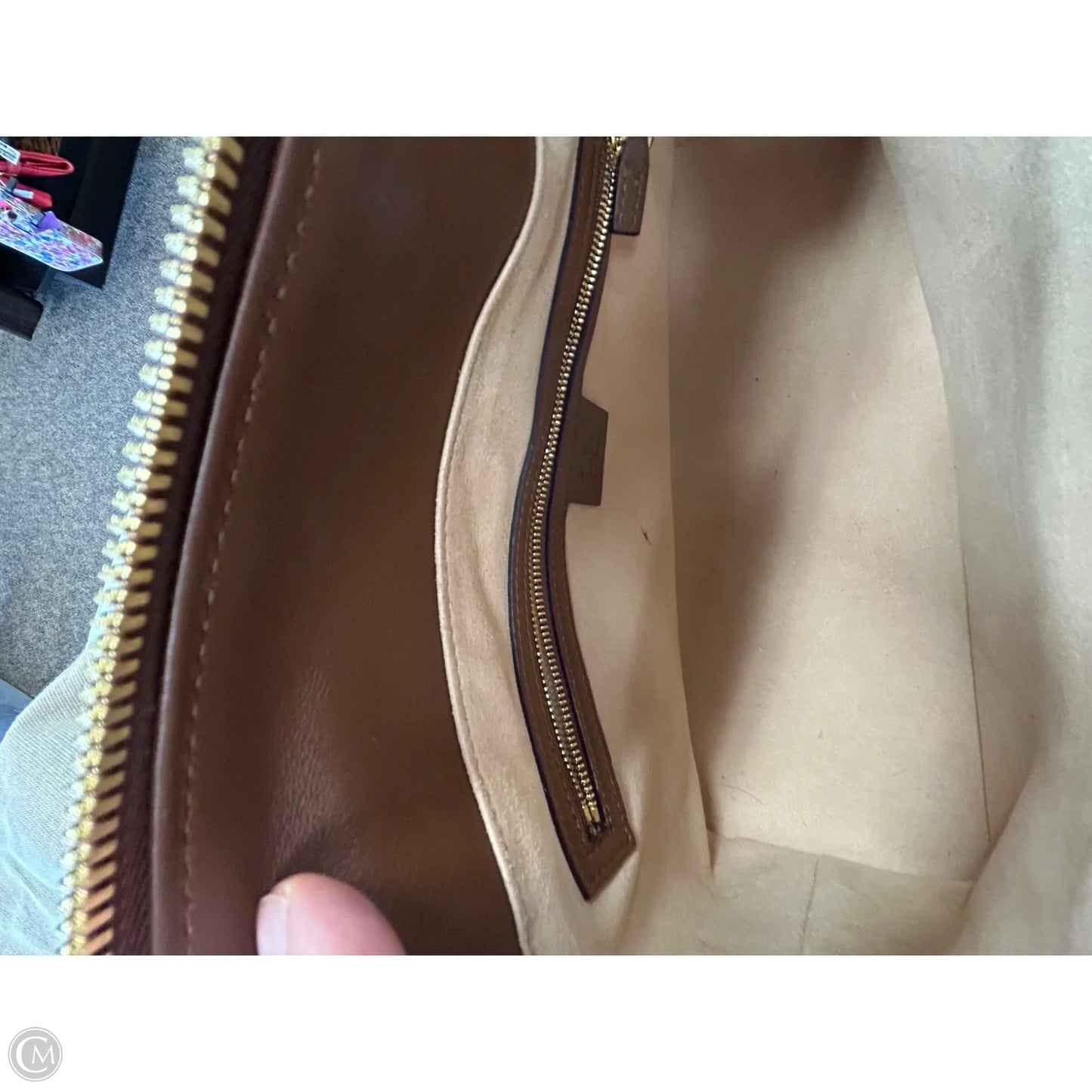 Handbag Luxury Designer By Gucci, Size: Medium