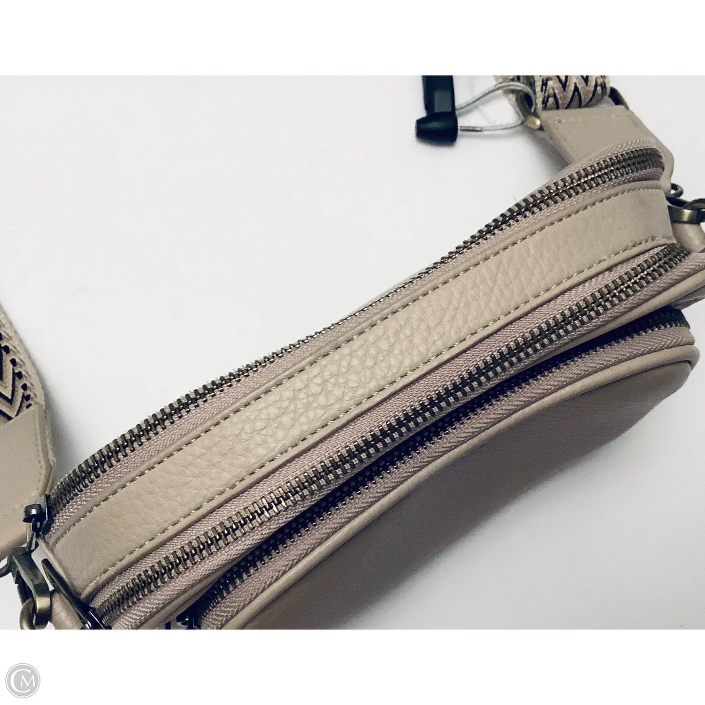 Crossbody By Clothes Mentor, Size: Medium