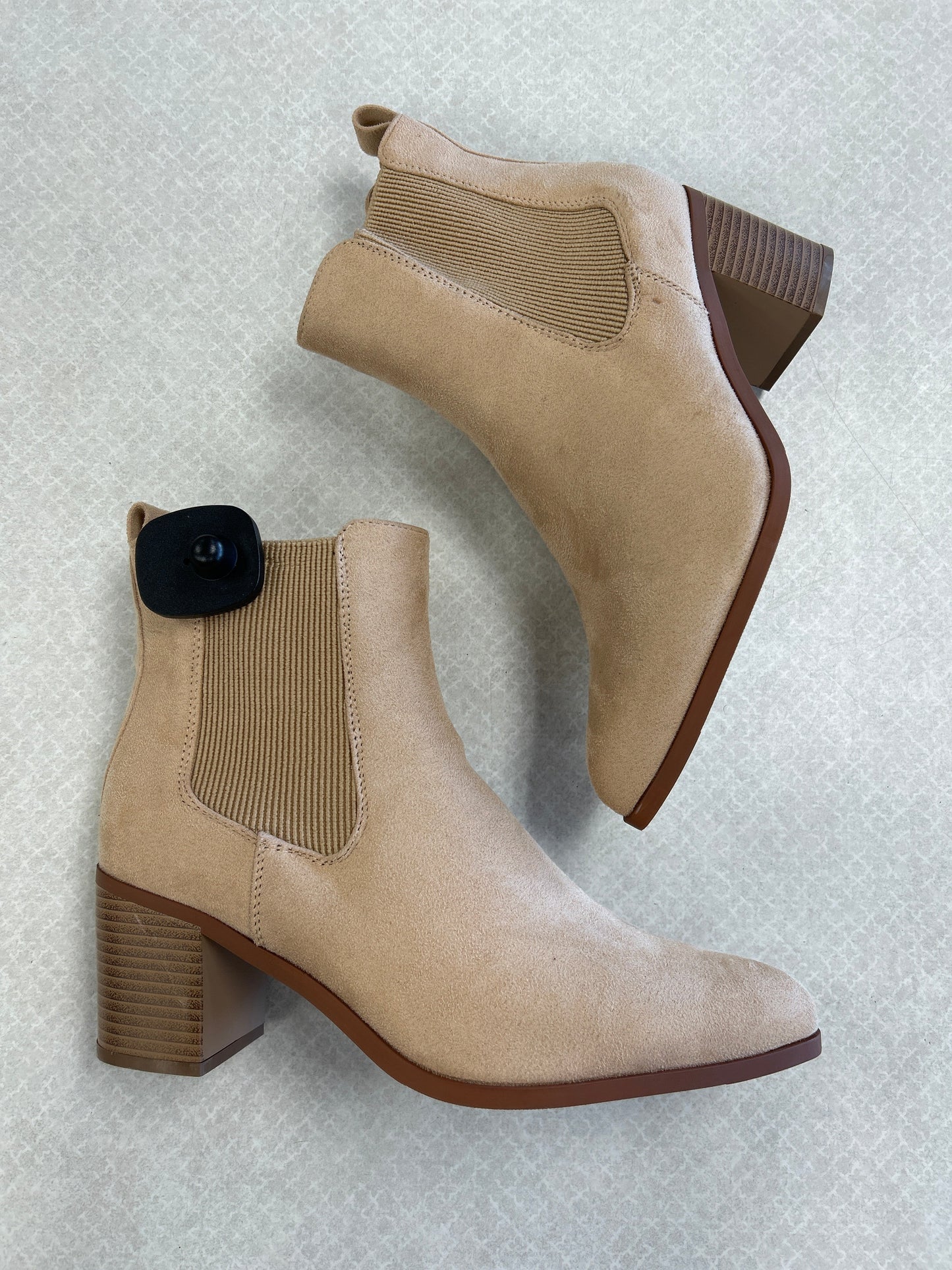 BOOTS ANKLE FLATS by CLOTHES MENTOR In TAN, Size: 9.5