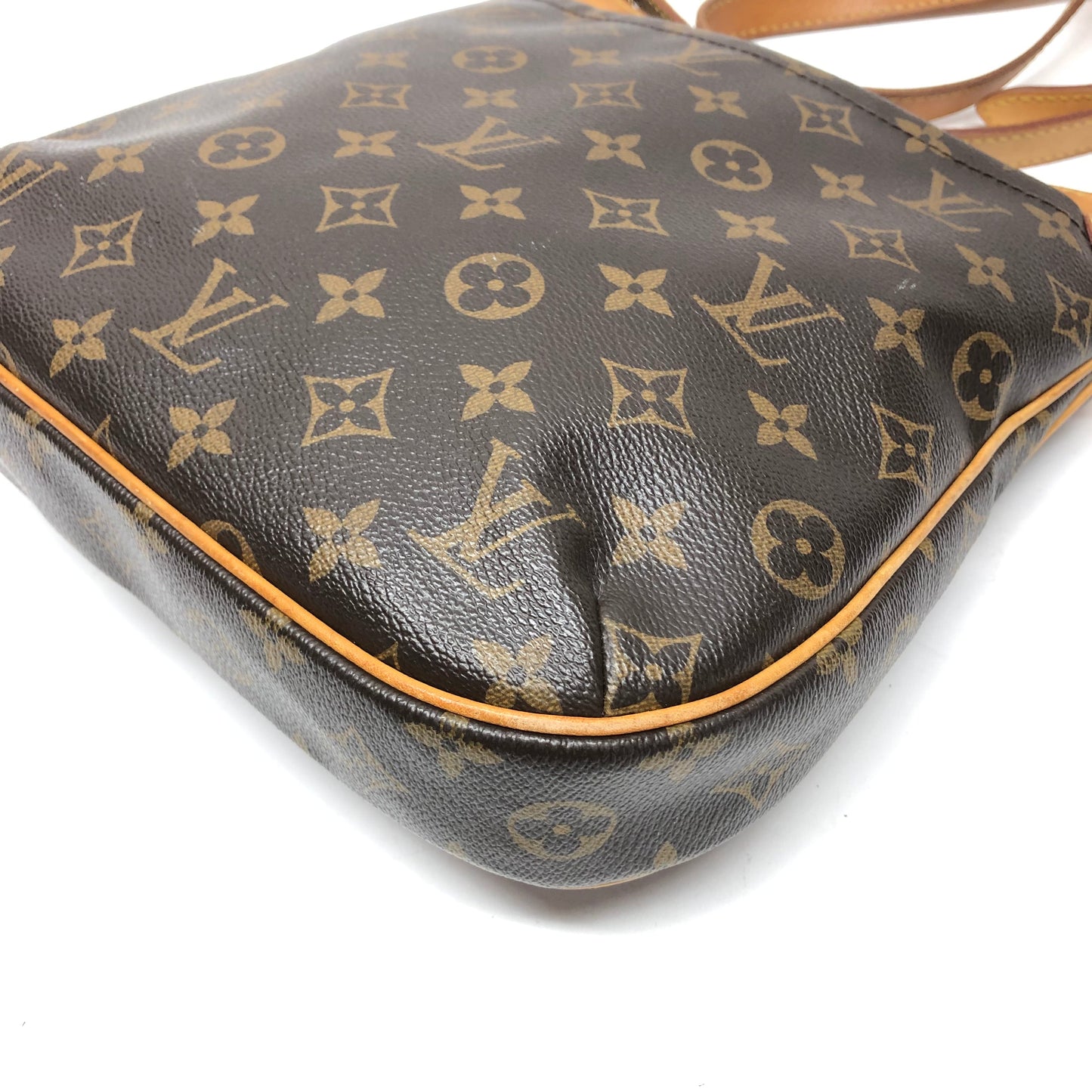 Crossbody Luxury Designer By Louis Vuitton, Size: Medium
