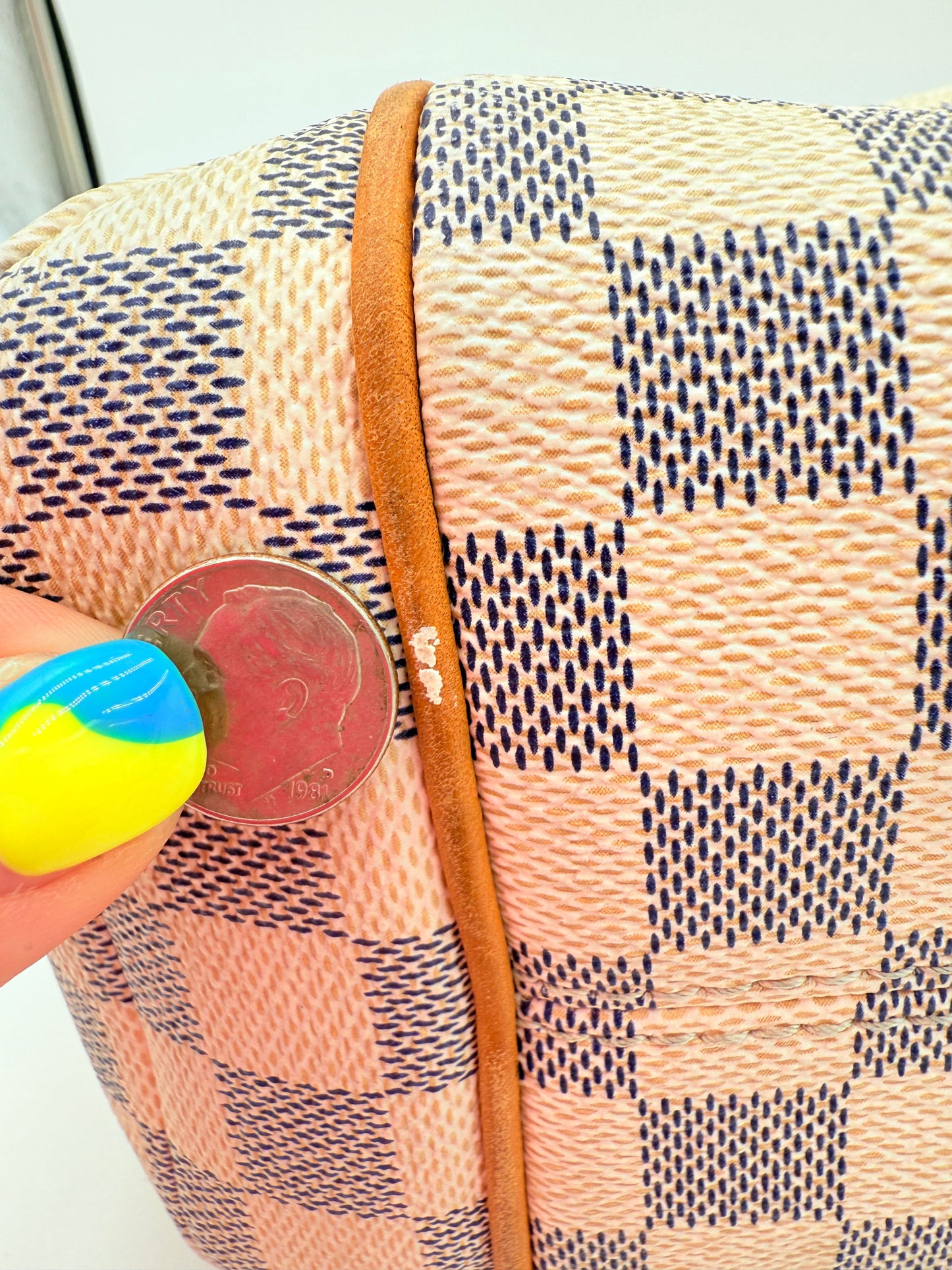 Handbag Luxury Designer By Louis Vuitton In Cream, Size:Medium