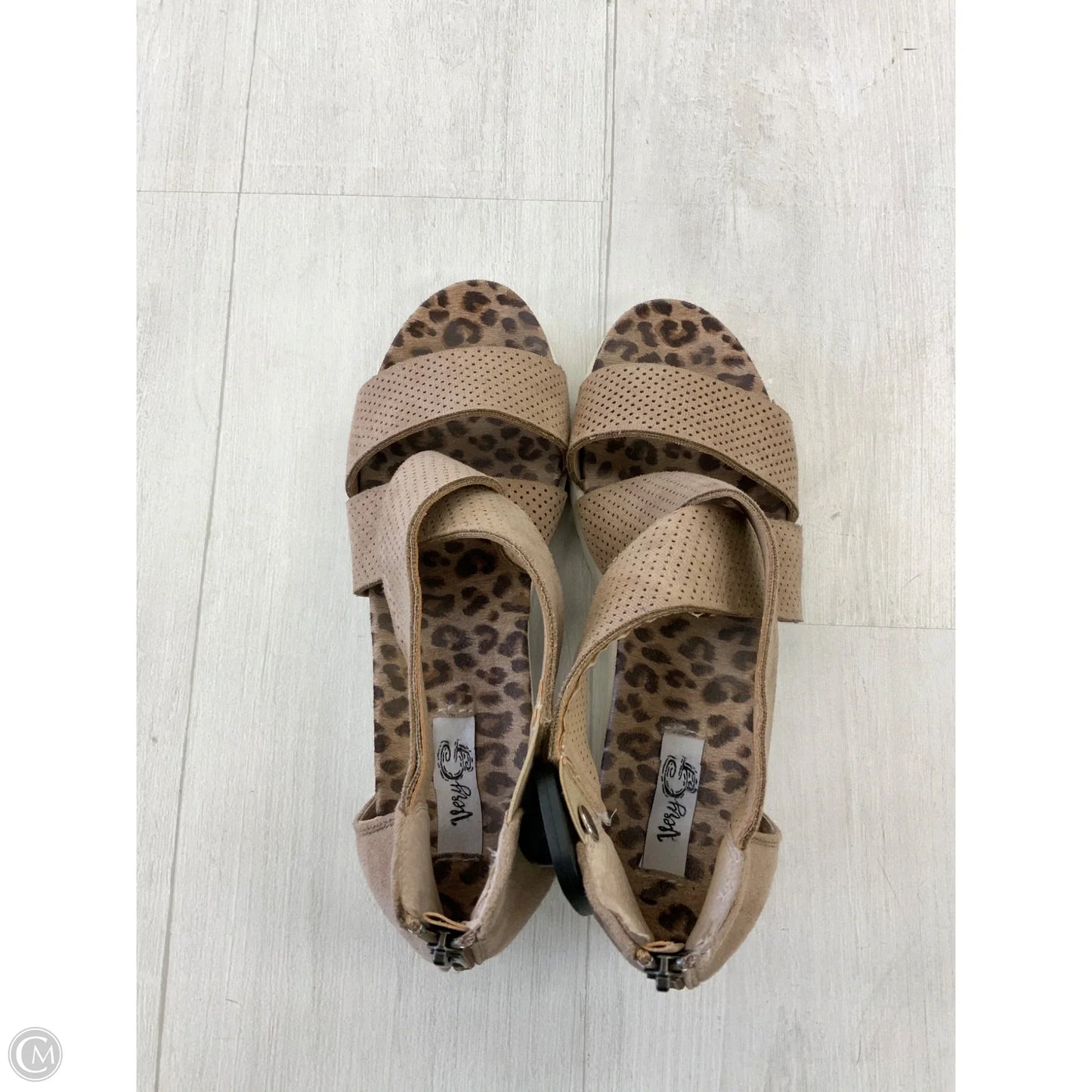 Shoes Flats By Very J In Brown, Size: 8.5