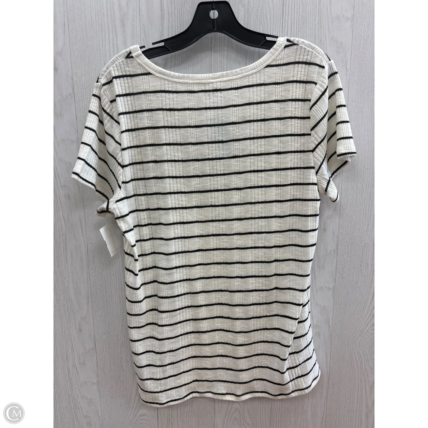 Top Short Sleeve By Maurices In Striped Pattern, Size: L