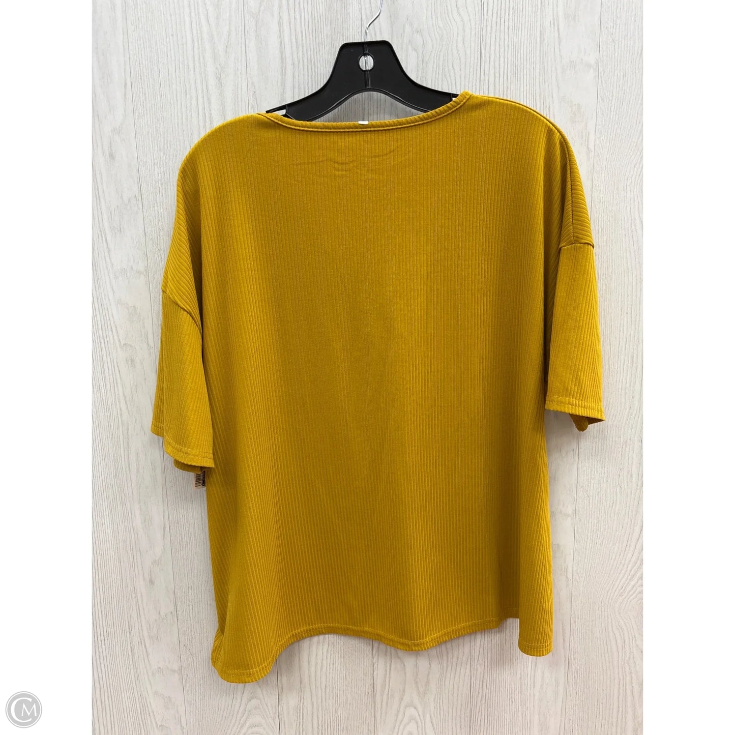 Top Short Sleeve Basic By Clothes Mentor In Yellow, Size: 2x