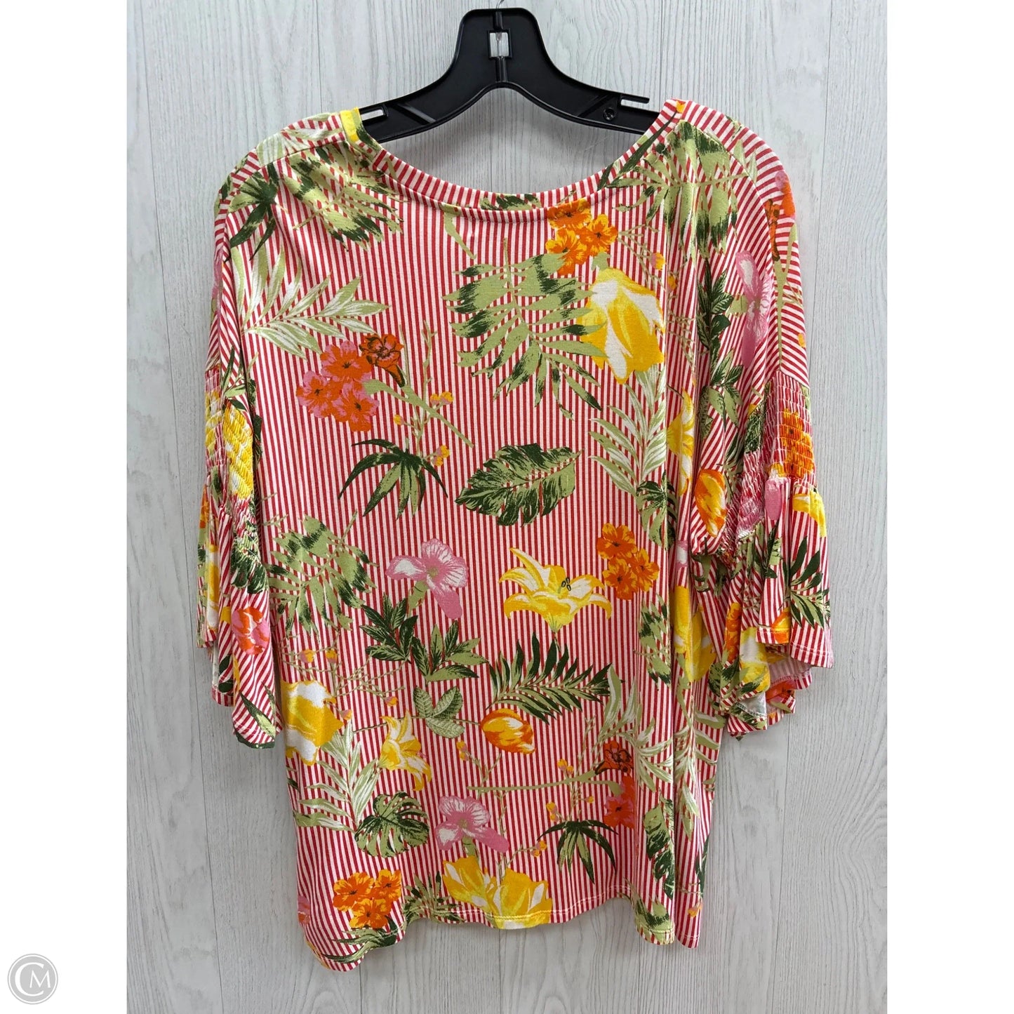 Top Short Sleeve By Clothes Mentor In Flowered, Size: L