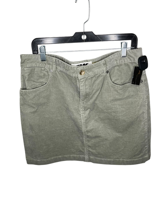 Skirt Mini & Short By Clothes Mentor In Green, Size: 10