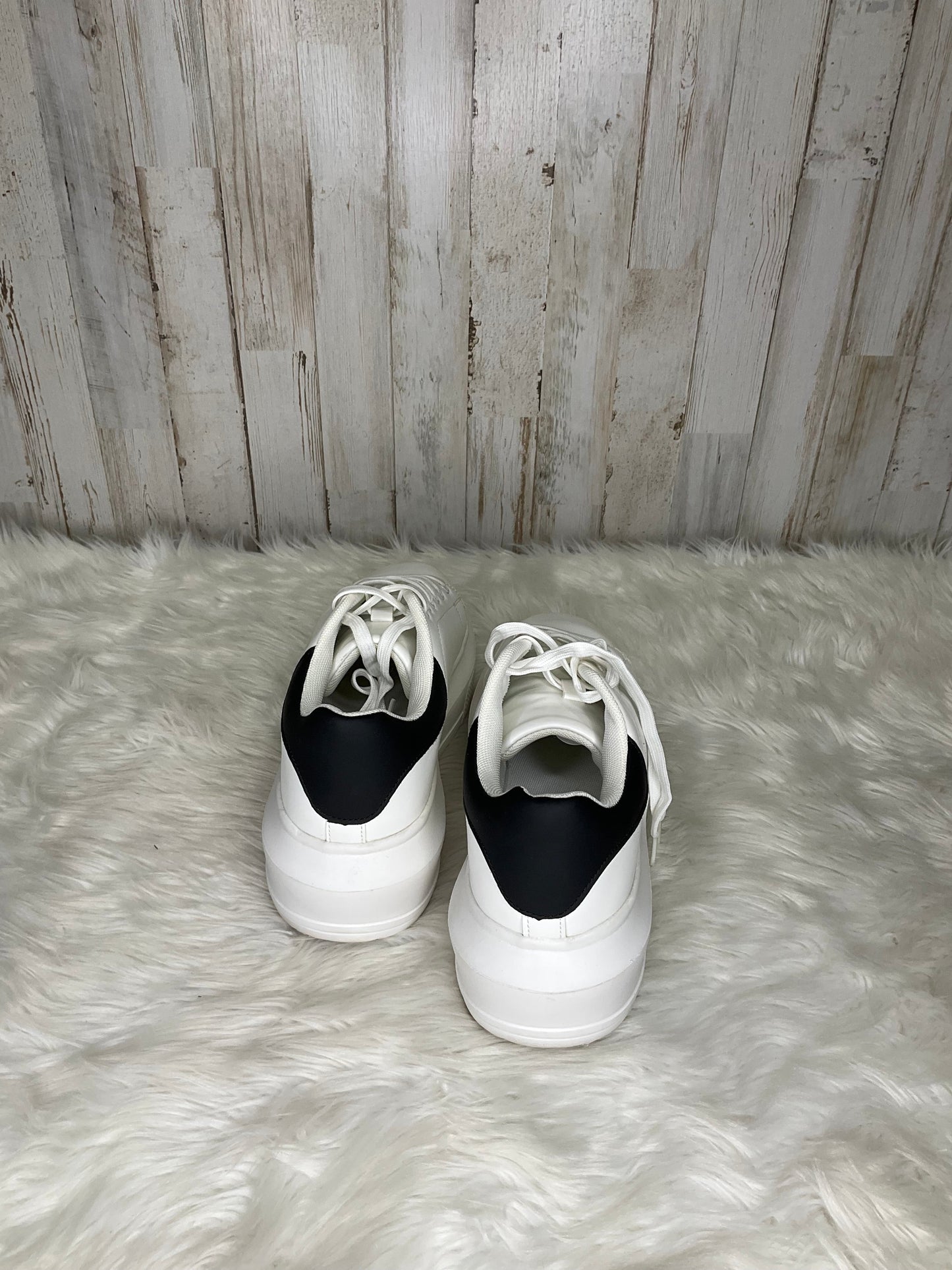 Shoes Sneakers By Asos Size: 9